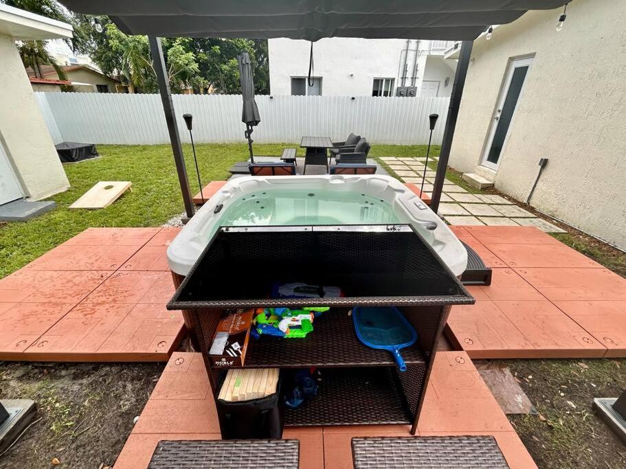 Ferienhaus Modern W Jacuzzi Near Wynwood-design District-mia Airport