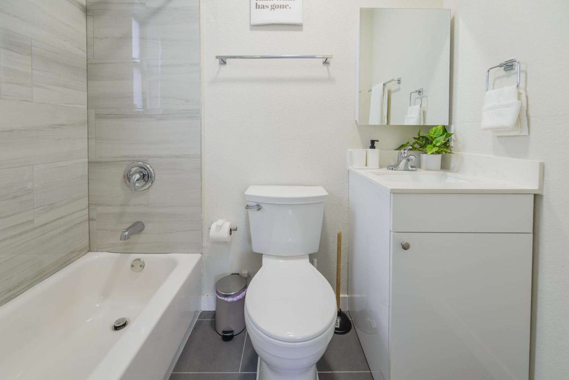 Comfortable Studio Near Calle Ocho In Appartement