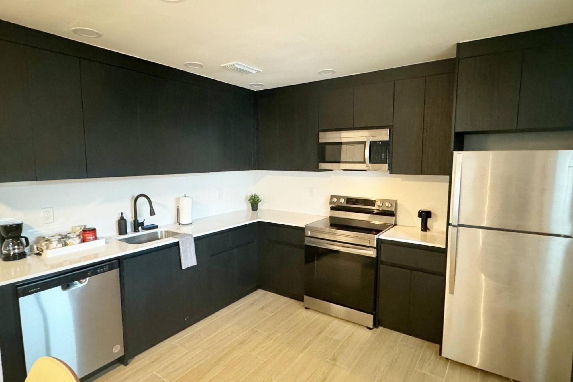 Stylish Serenity: Wynwood Oasis Retreat Apartment *