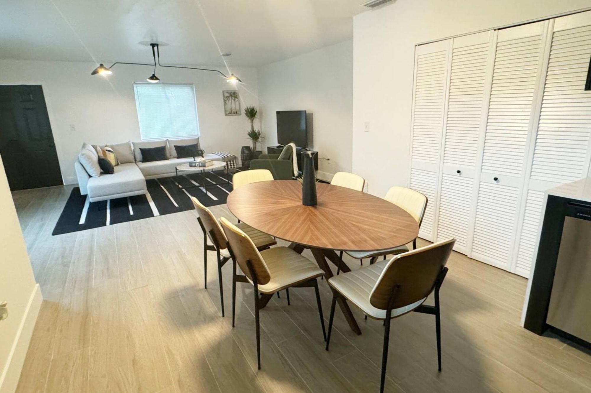 Stylish Serenity: Wynwood Oasis Retreat Apartment Miami