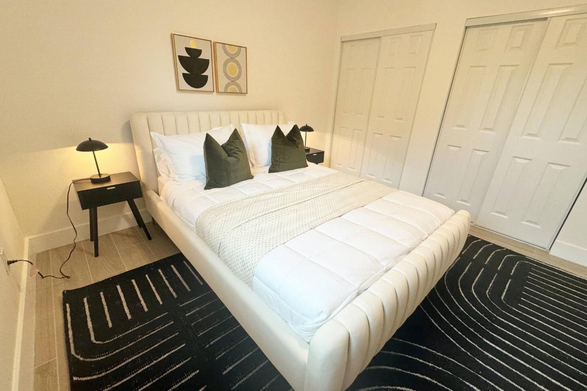 Stylish Serenity: Wynwood Oasis Retreat Apartment