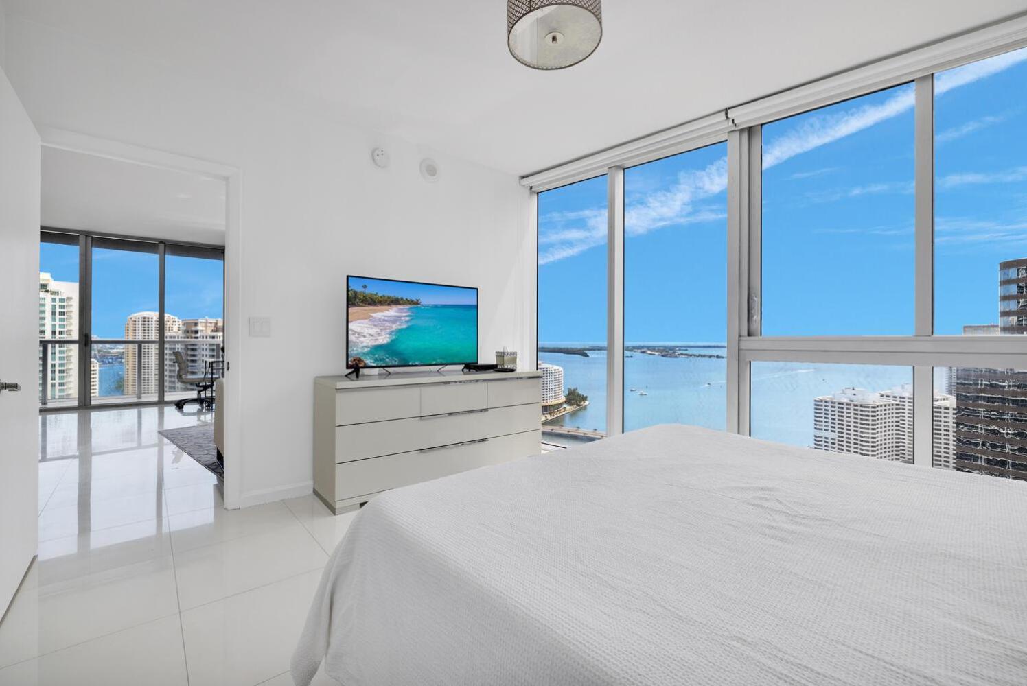 Large In W With Bay Views *