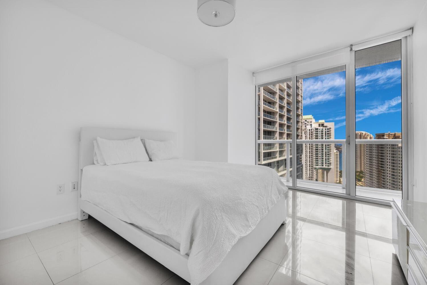 Large In W With Bay Views Apartment *