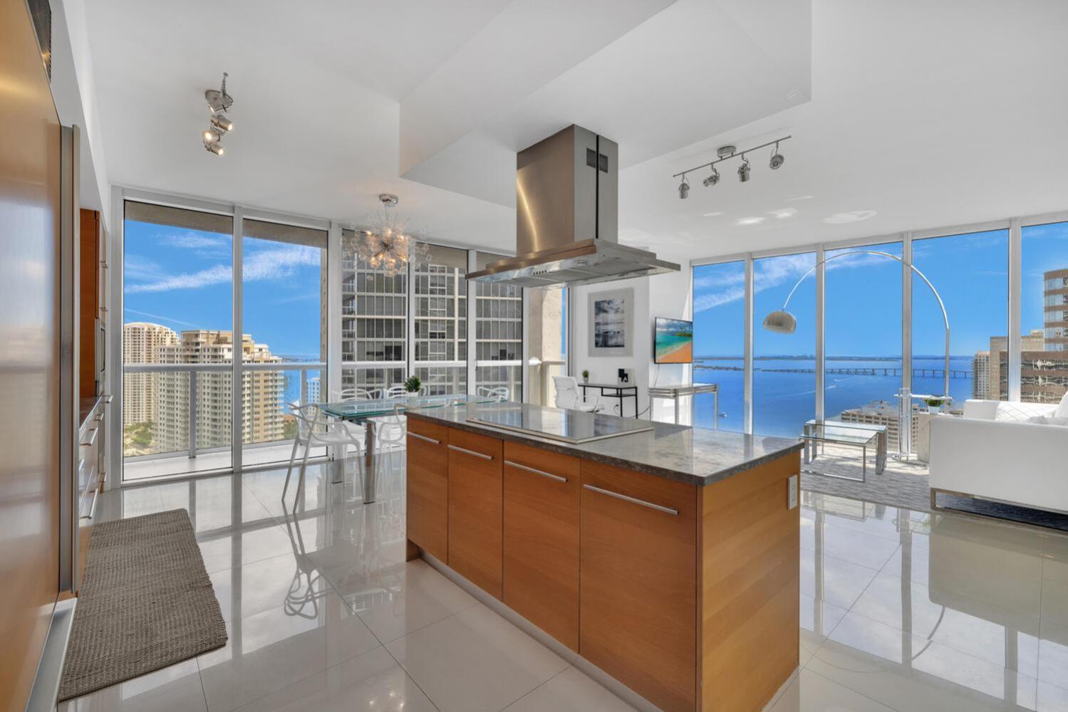 Large In W With Bay Views Apartment Miami