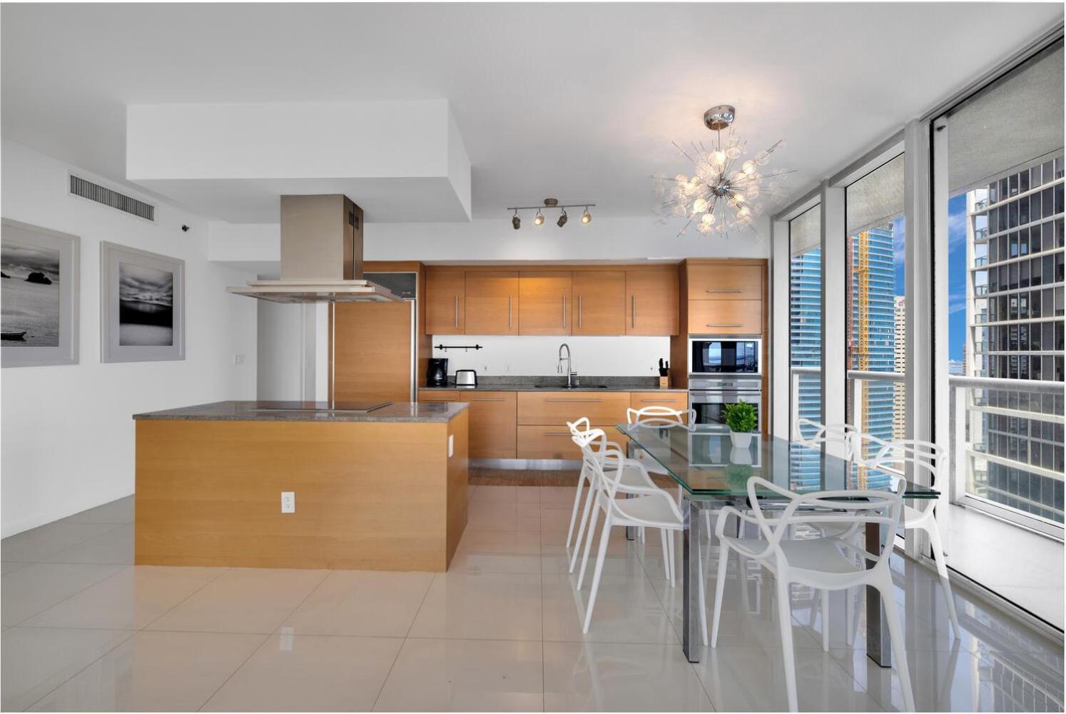 Large In W With Bay Views Apartment *