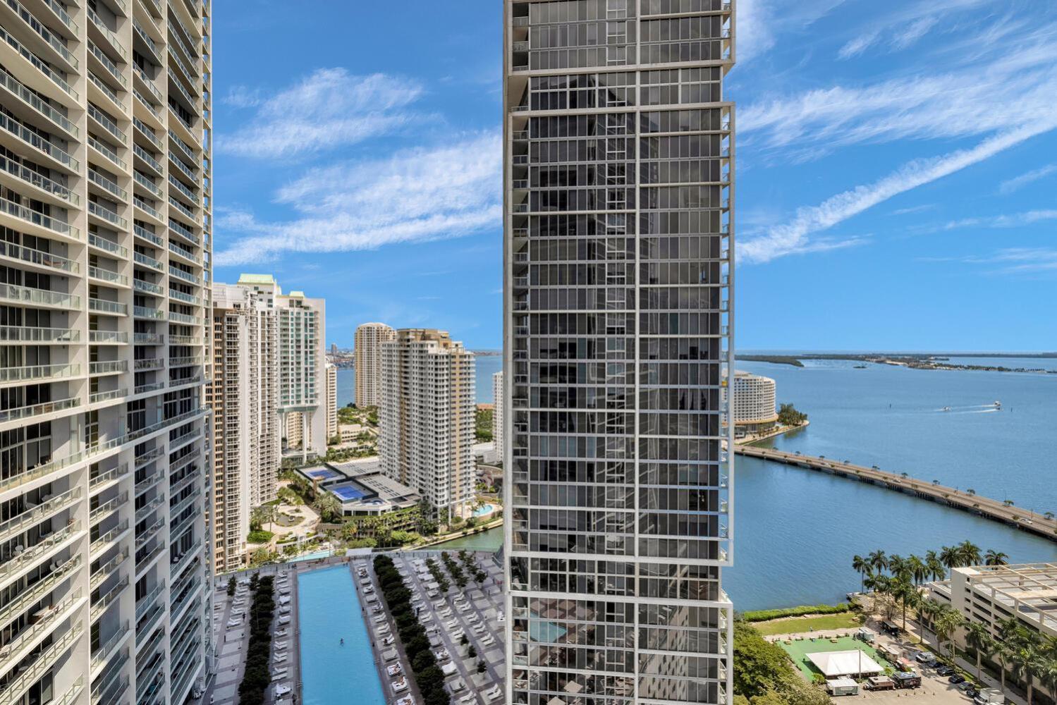Large In W With Bay Views