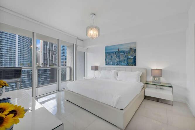 Large In W With Bay Views