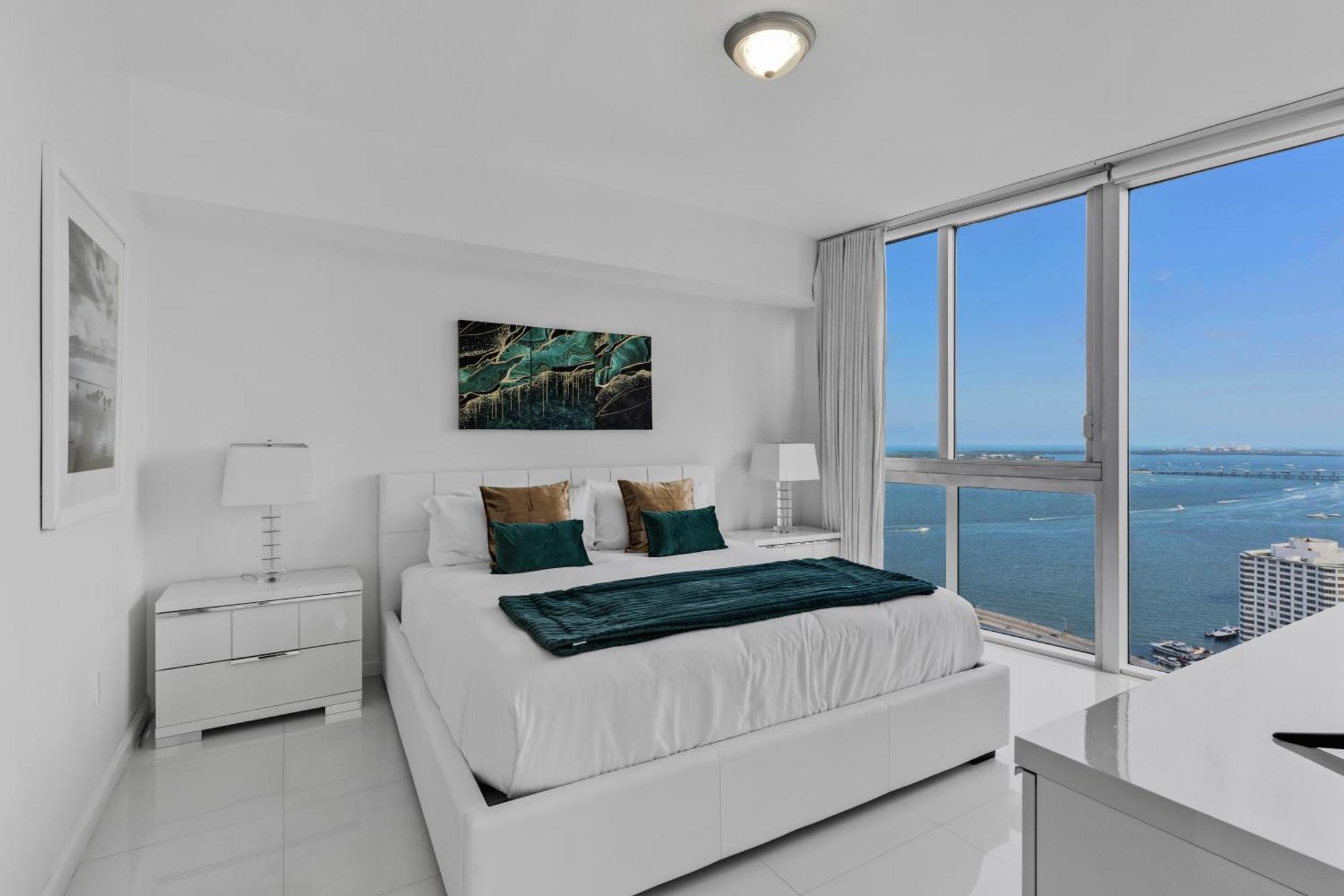 Large In W With Bay Views *