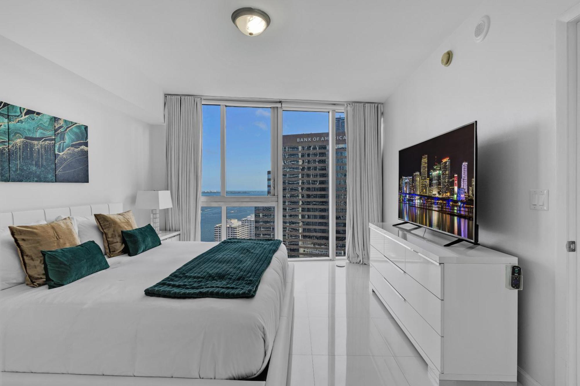 Large In W With Bay Views Apartment *