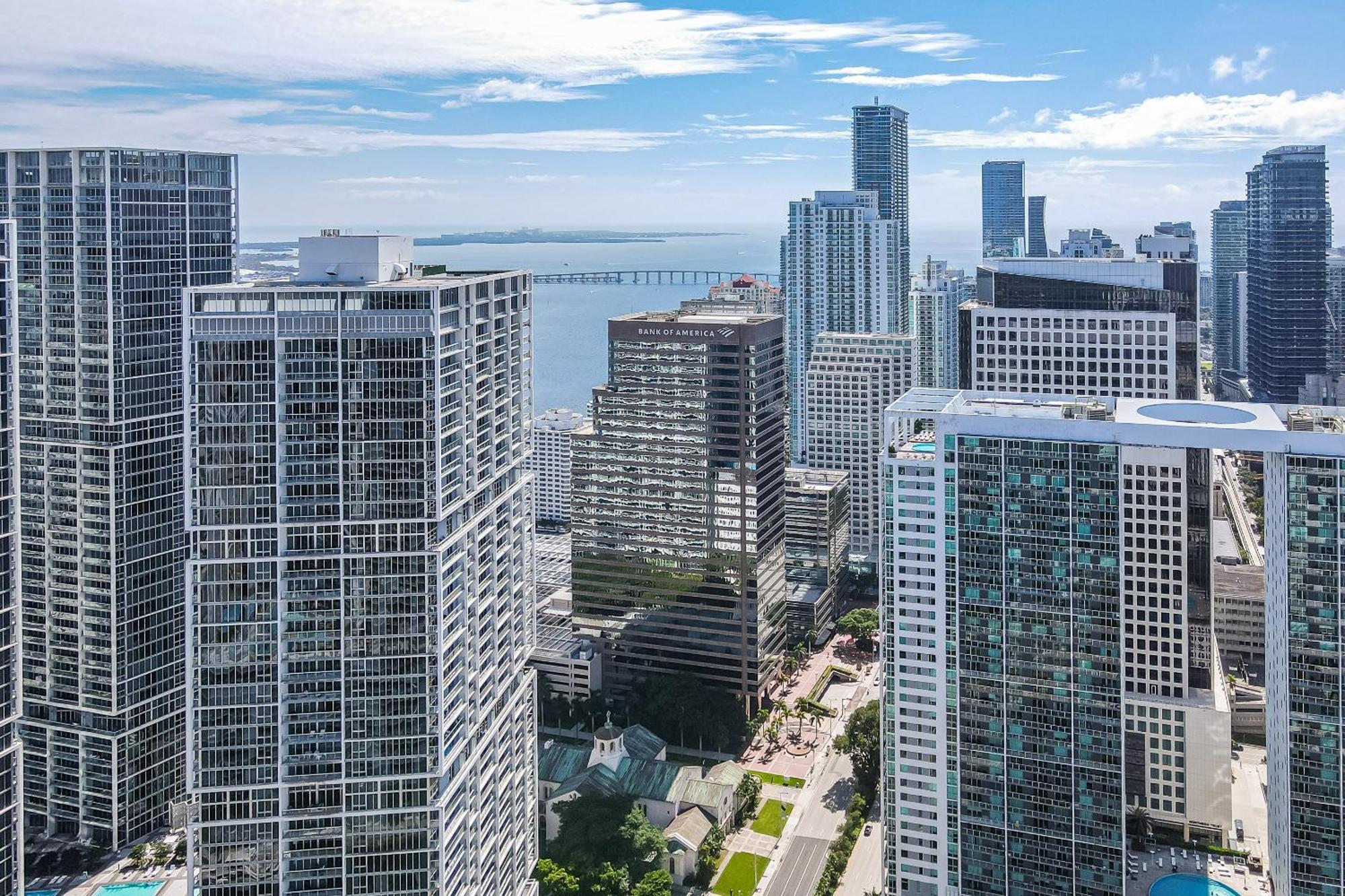 Large In W With Bay Views Apartment *