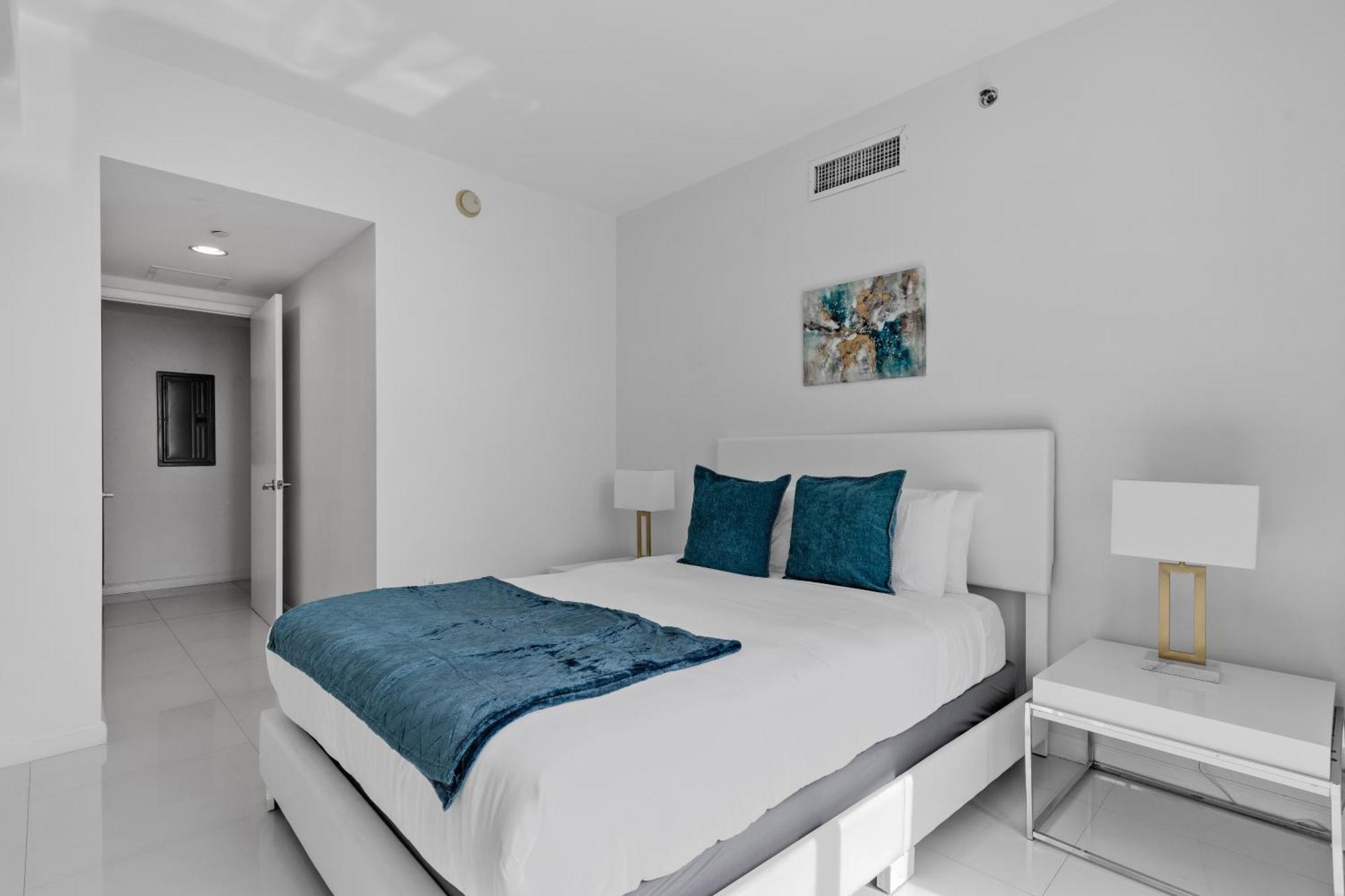 Large In W With Bay Views Apartment Miami