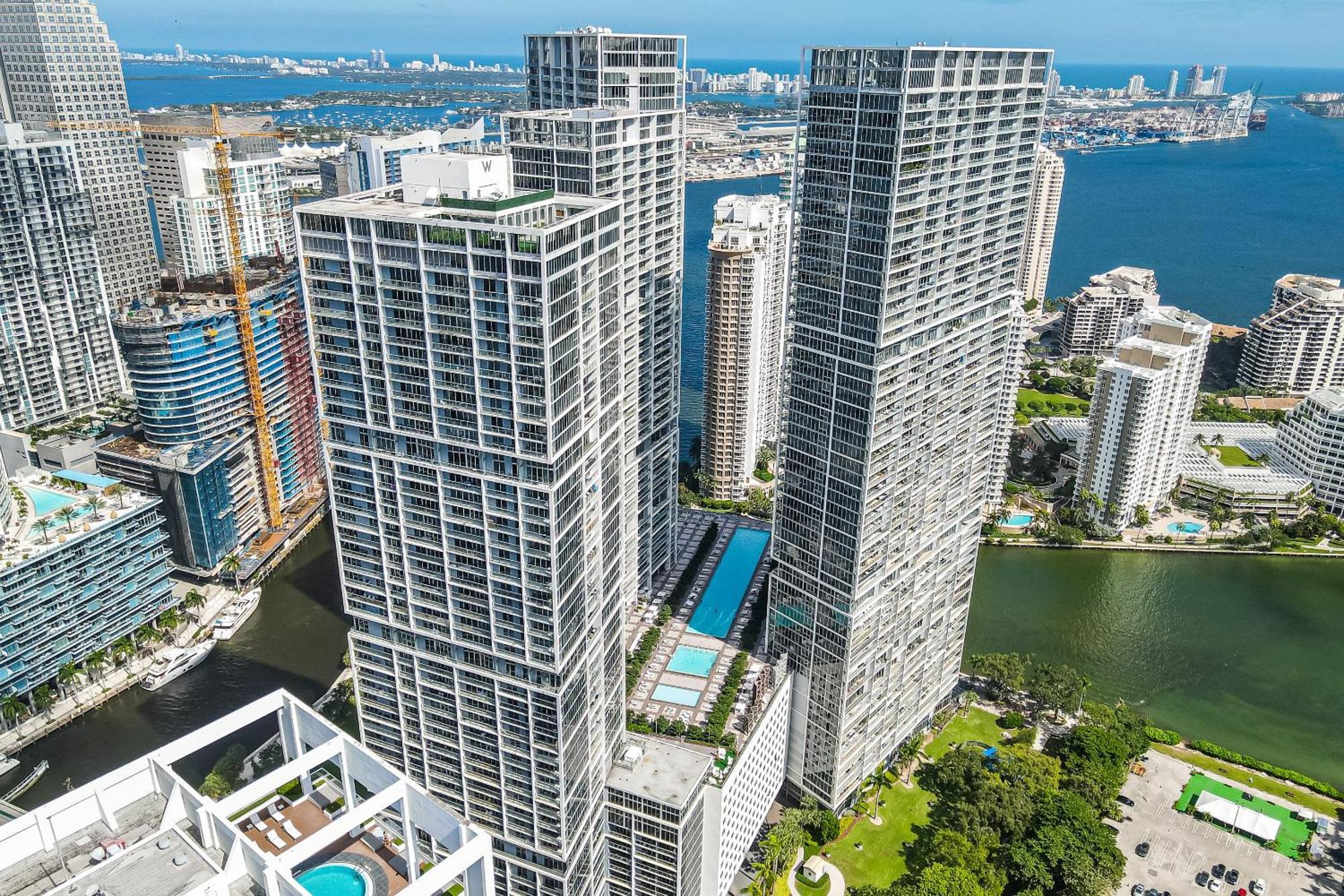 Large In W With Bay Views Apartment *