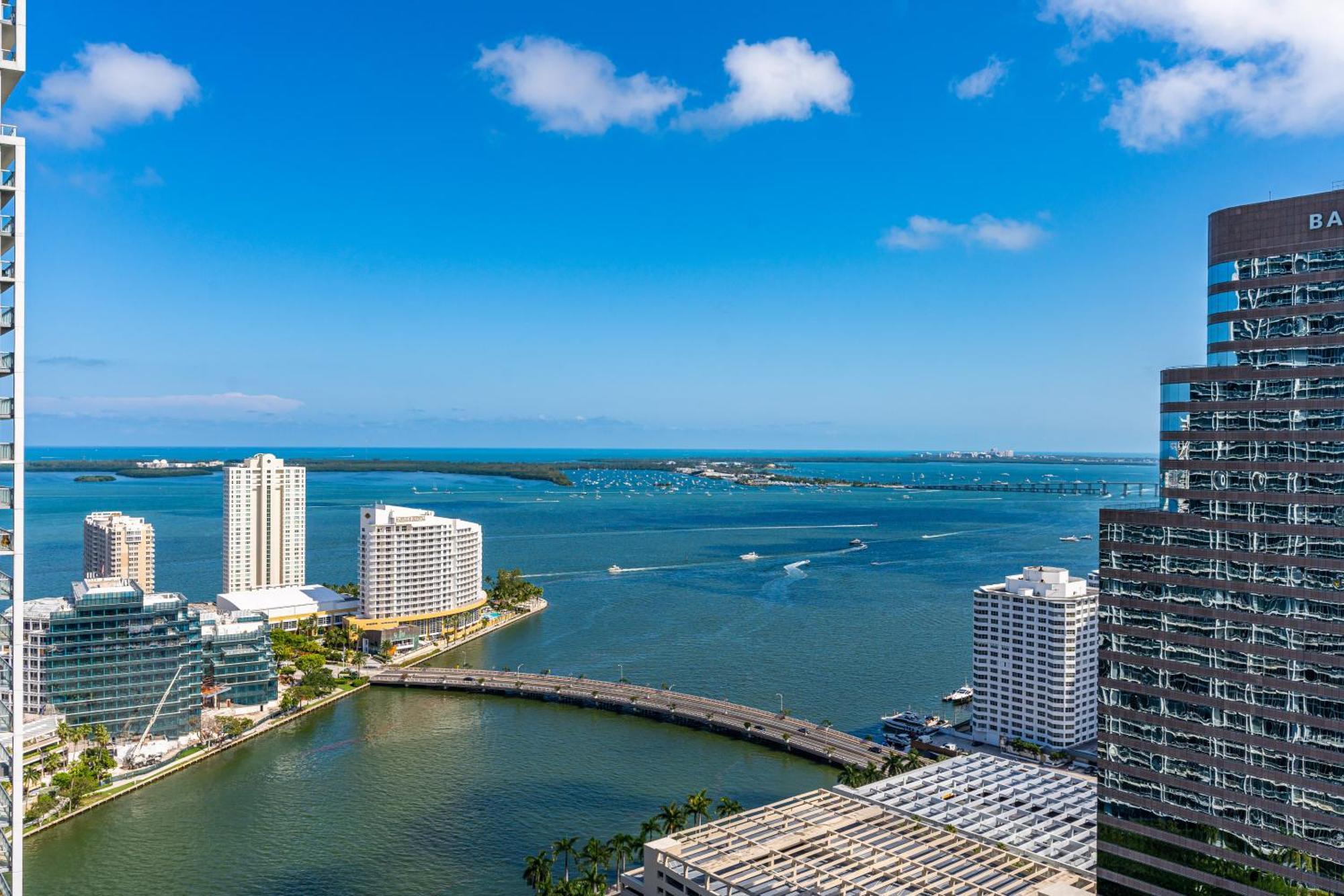 Large In W With Bay Views *