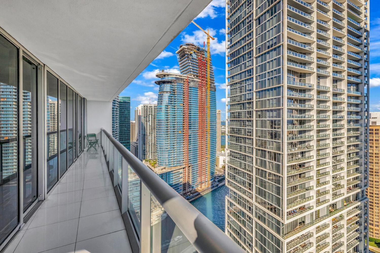 Large In W With Bay Views Apartment