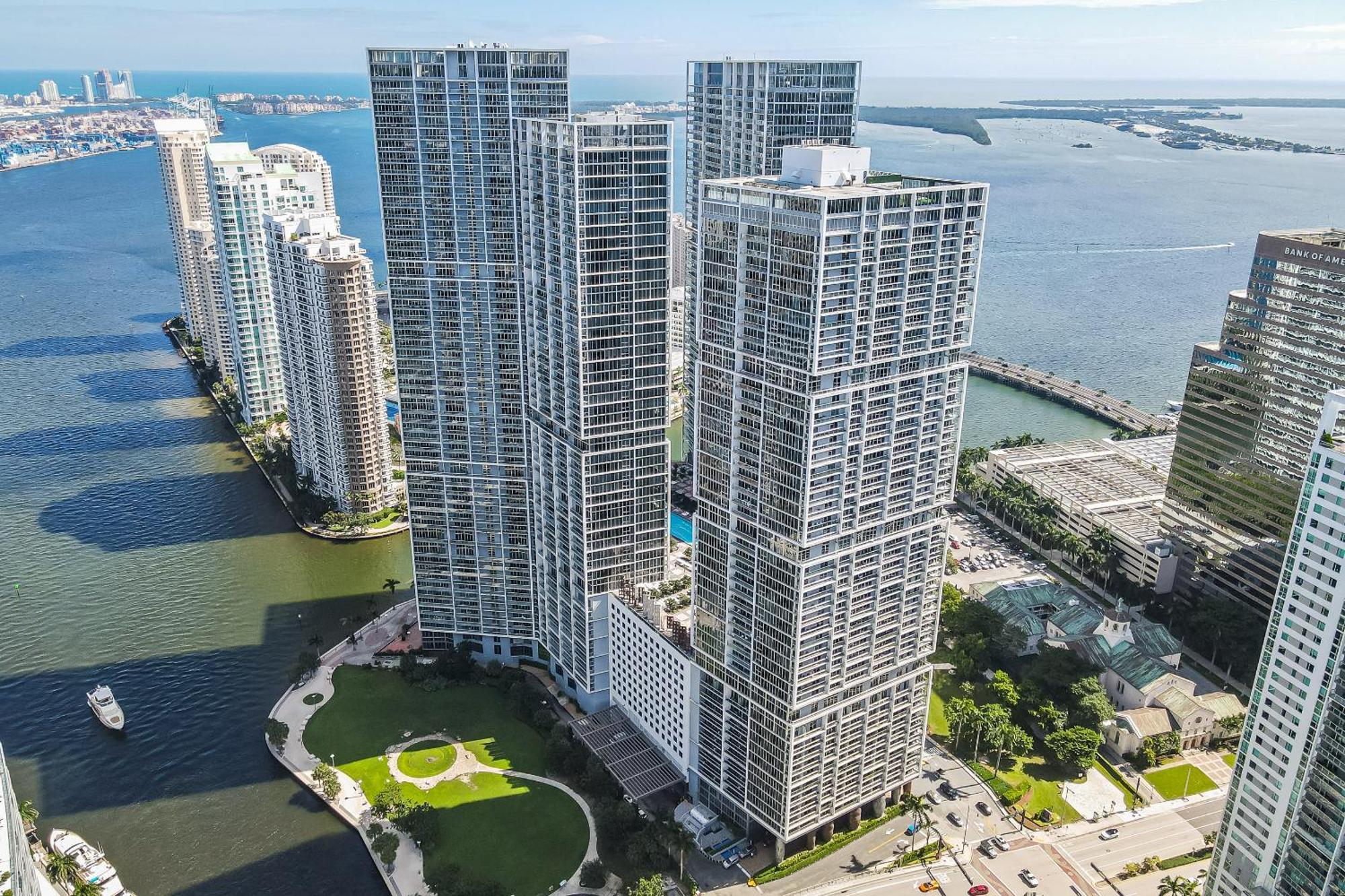 Large In W With Bay Views Apartment *