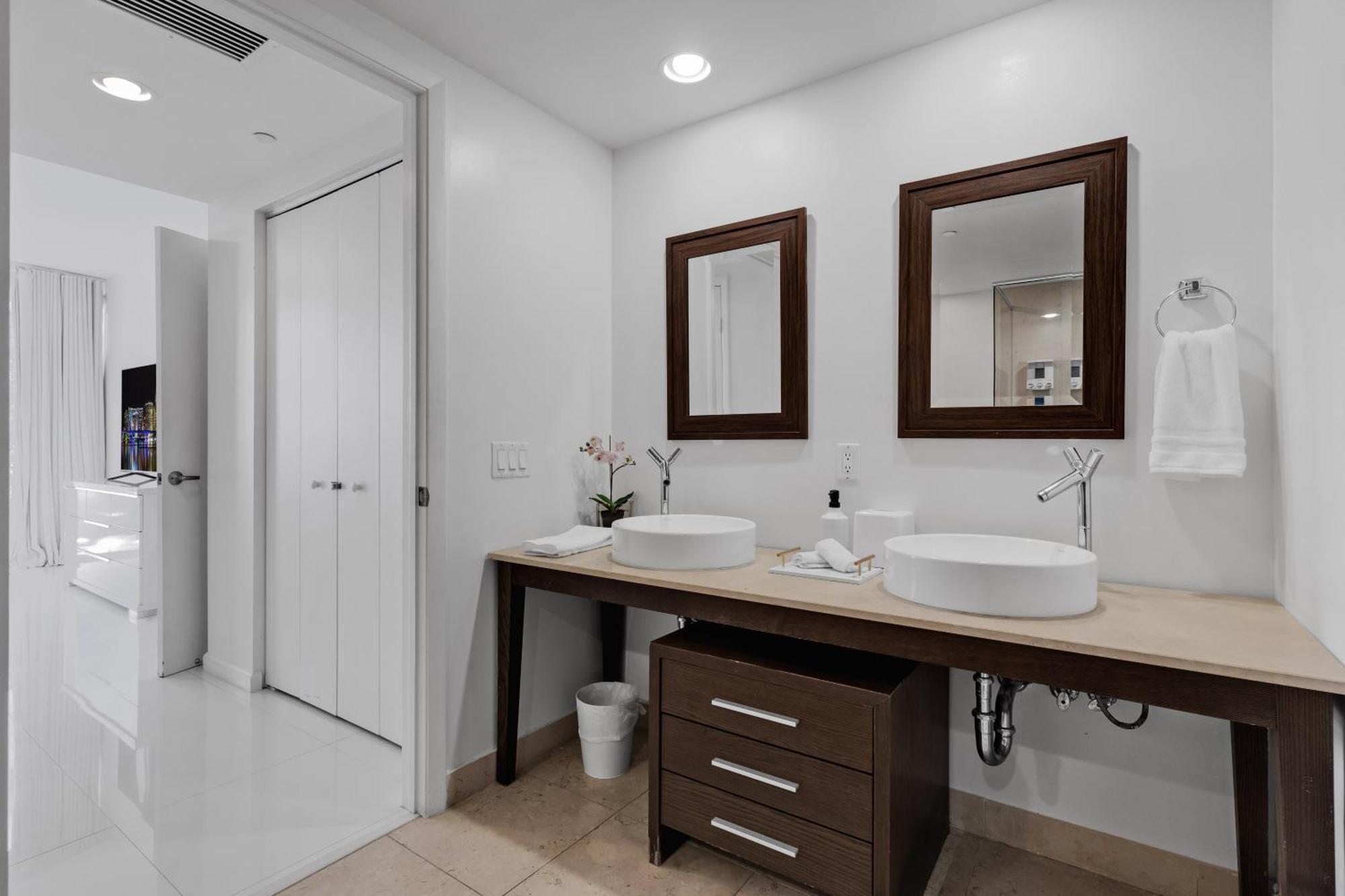 Large In W With Bay Views Miami
