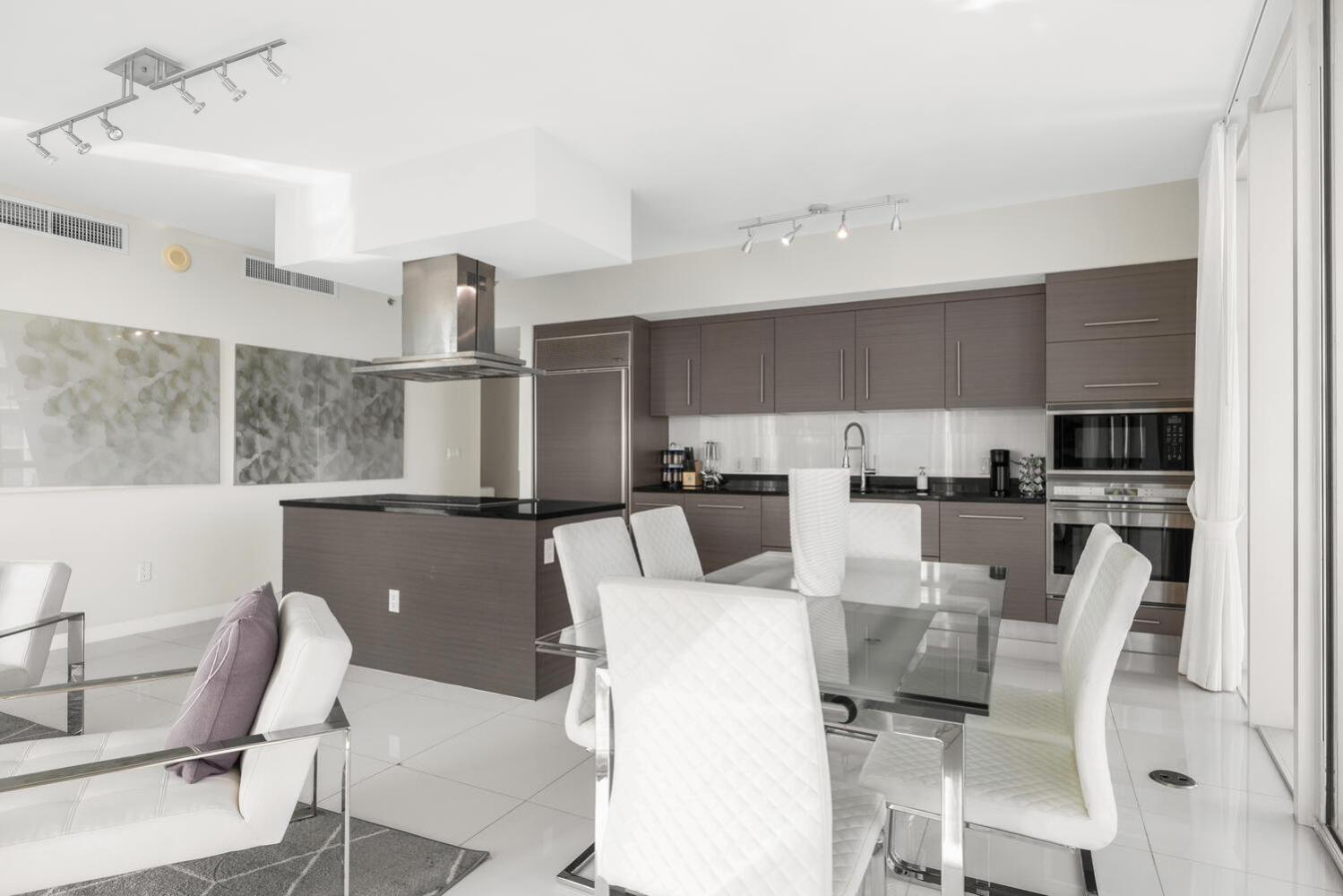 Large In W With Bay Views