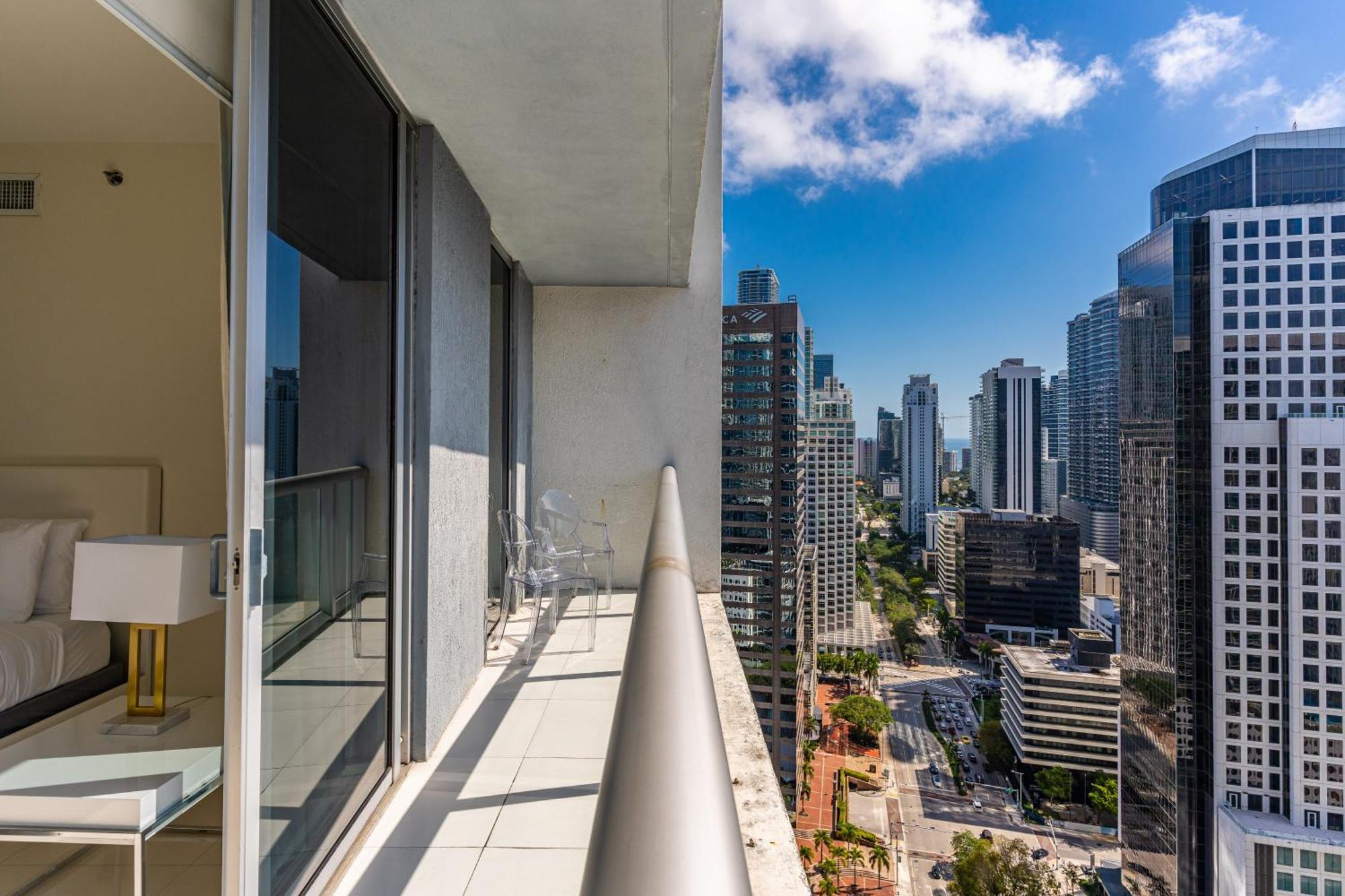 Large In W With Bay Views *