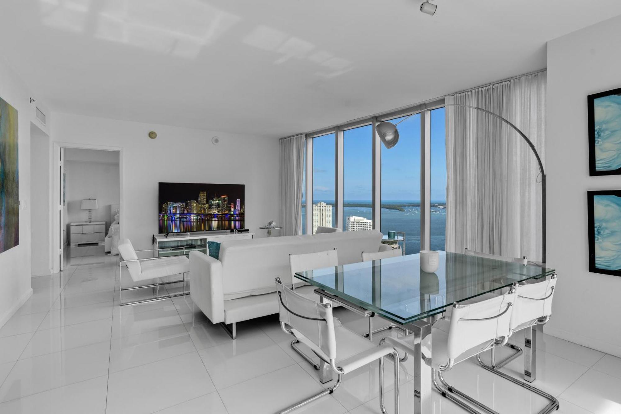 Large In W With Bay Views
