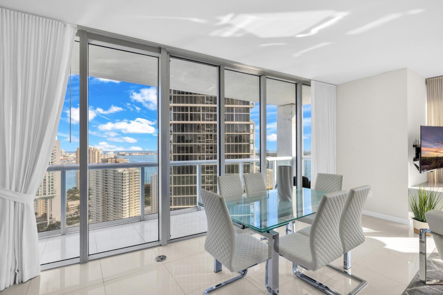 Large In W With Bay Views *