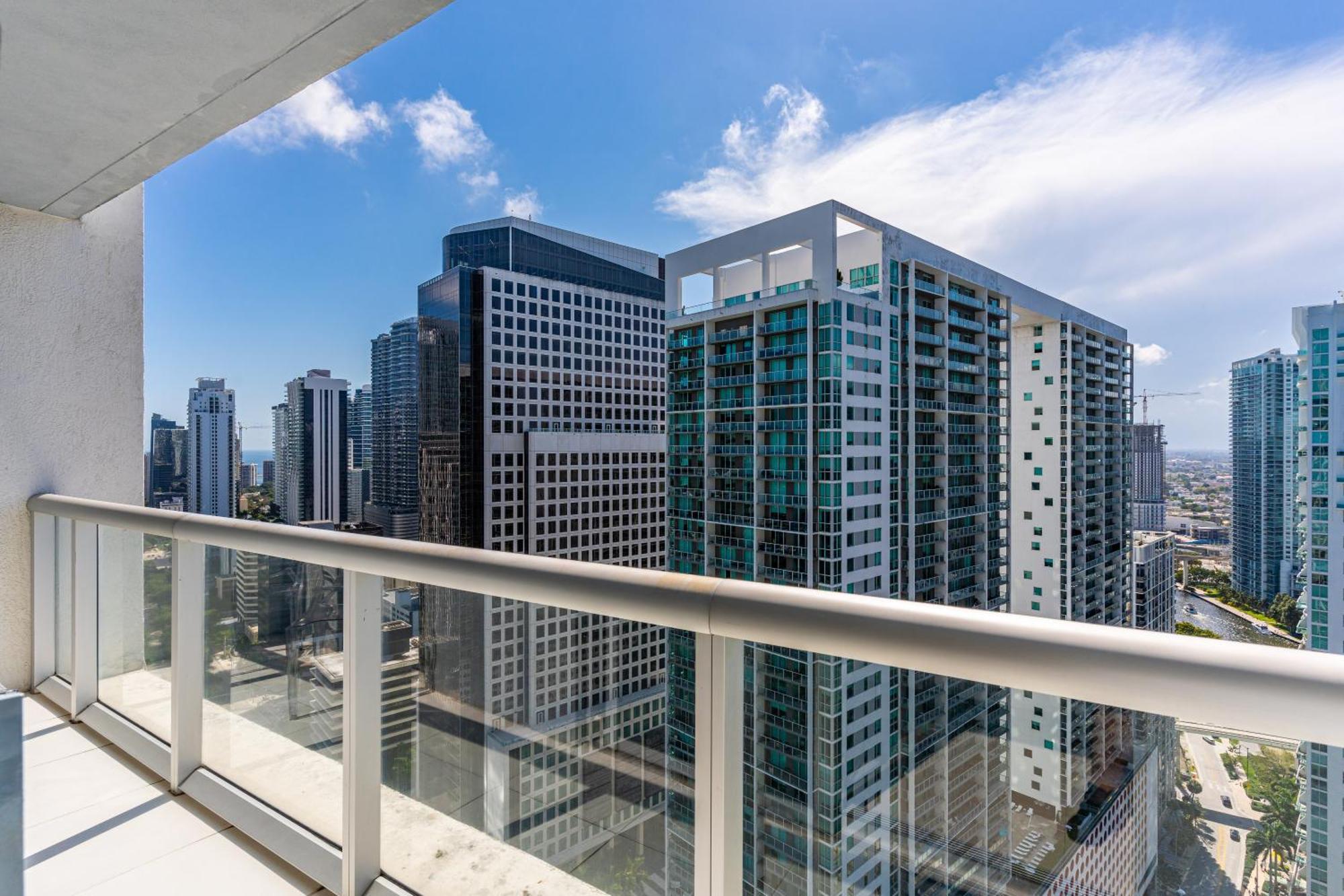 Large In W With Bay Views