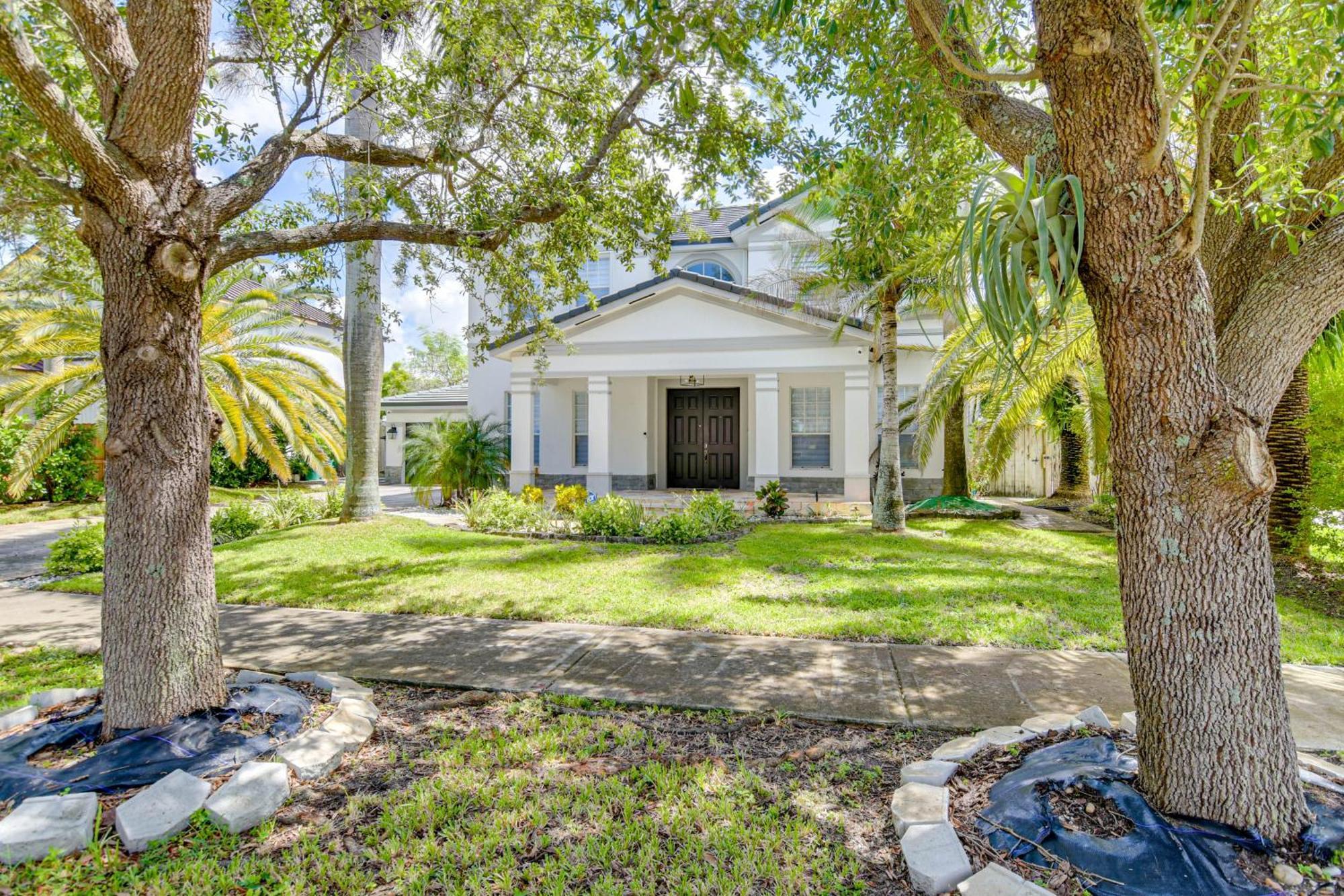 With Patio Near Zoo And Black Creek Canal! Holiday home