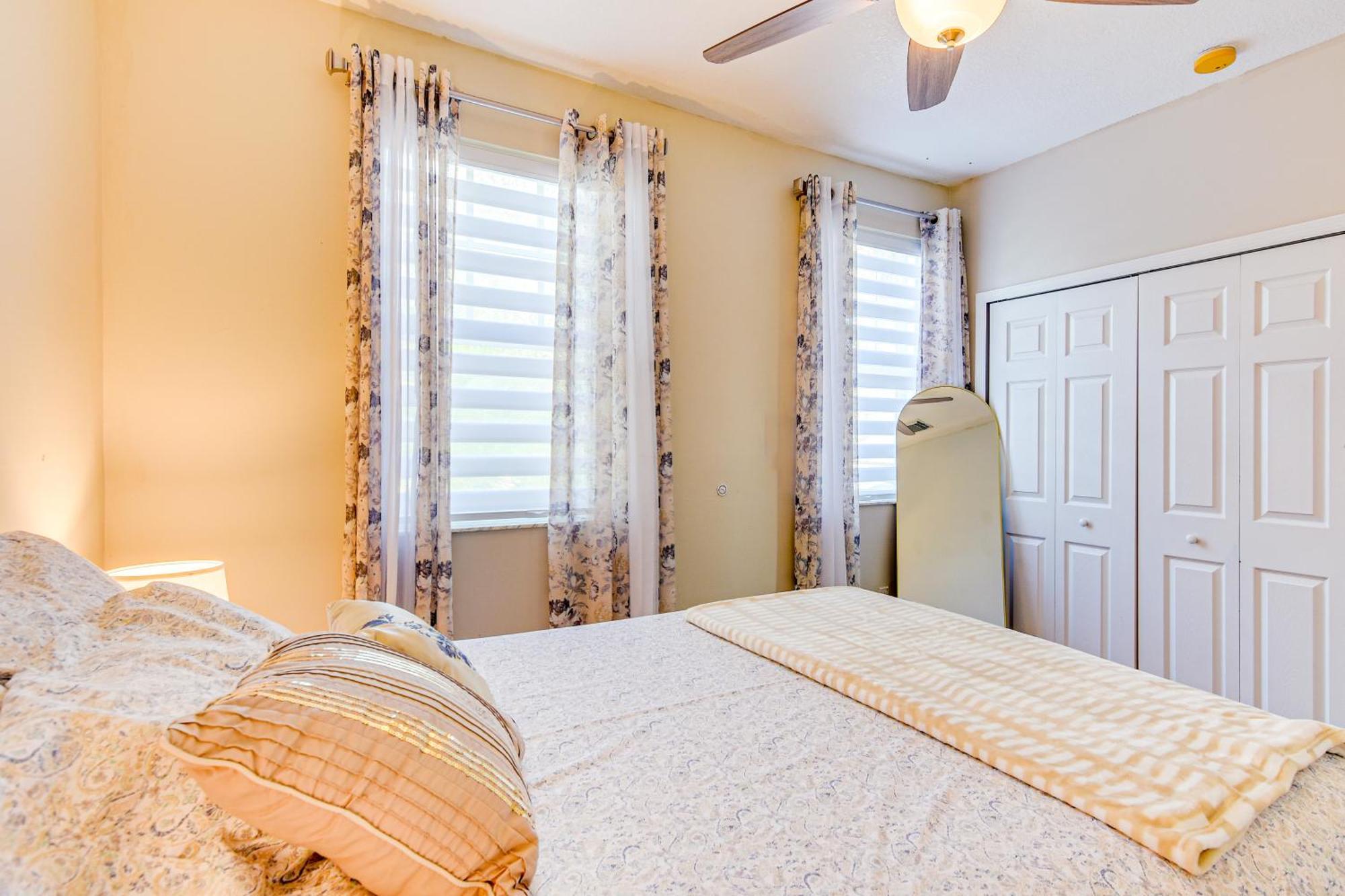 With Patio Near Zoo And Black Creek Canal! Miami