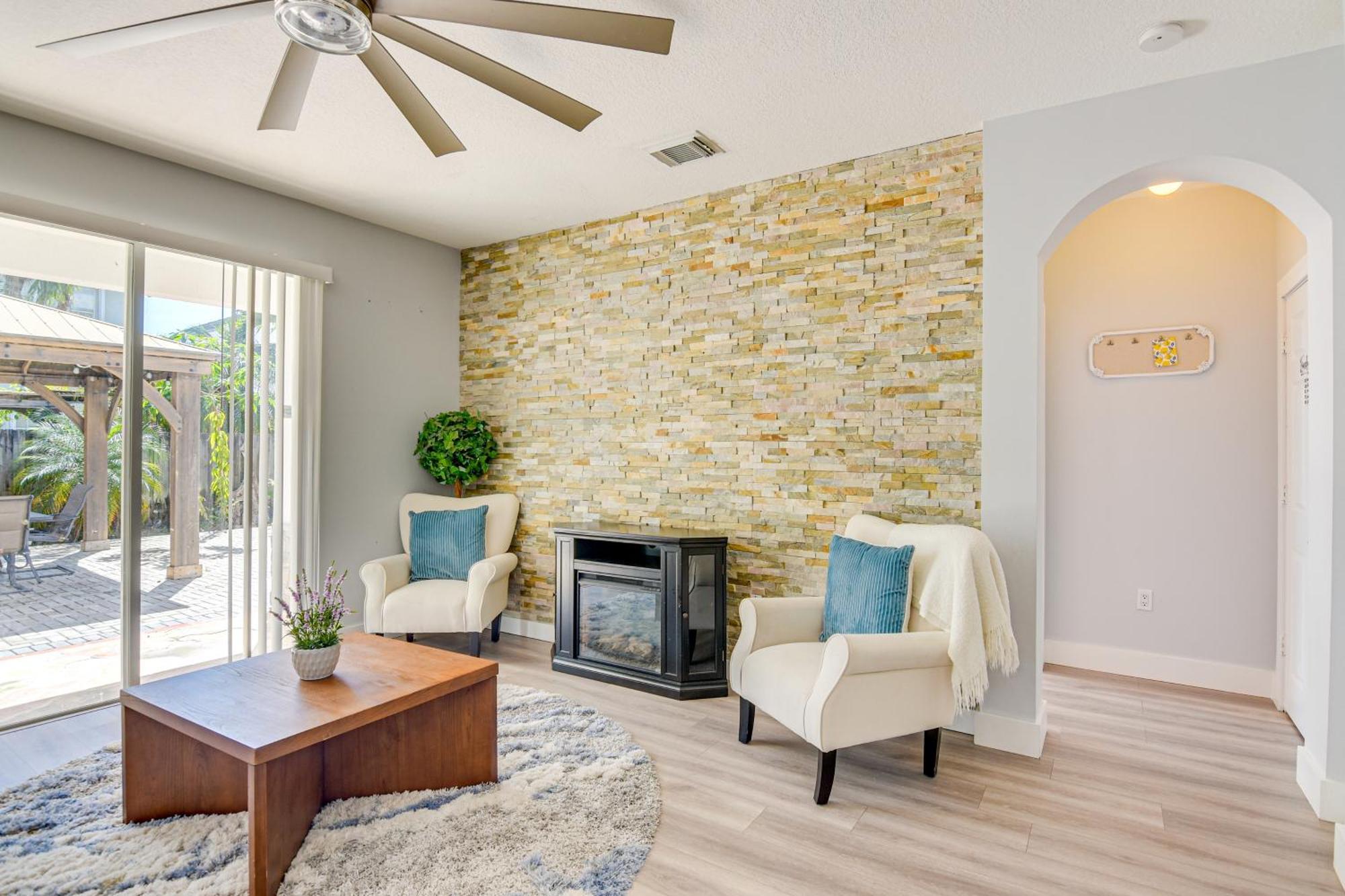 With Patio Near Zoo And Black Creek Canal! *