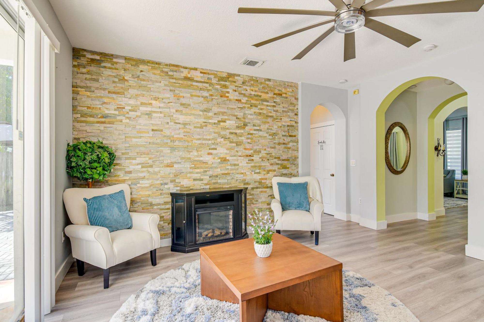 Holiday home With Patio Near Zoo And Black Creek Canal!