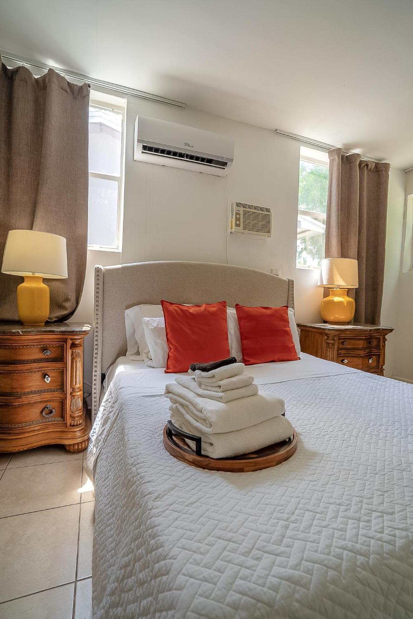 Private #3 Parking Tv Cable Tv, Wifi Centrally Located Homestay Miami