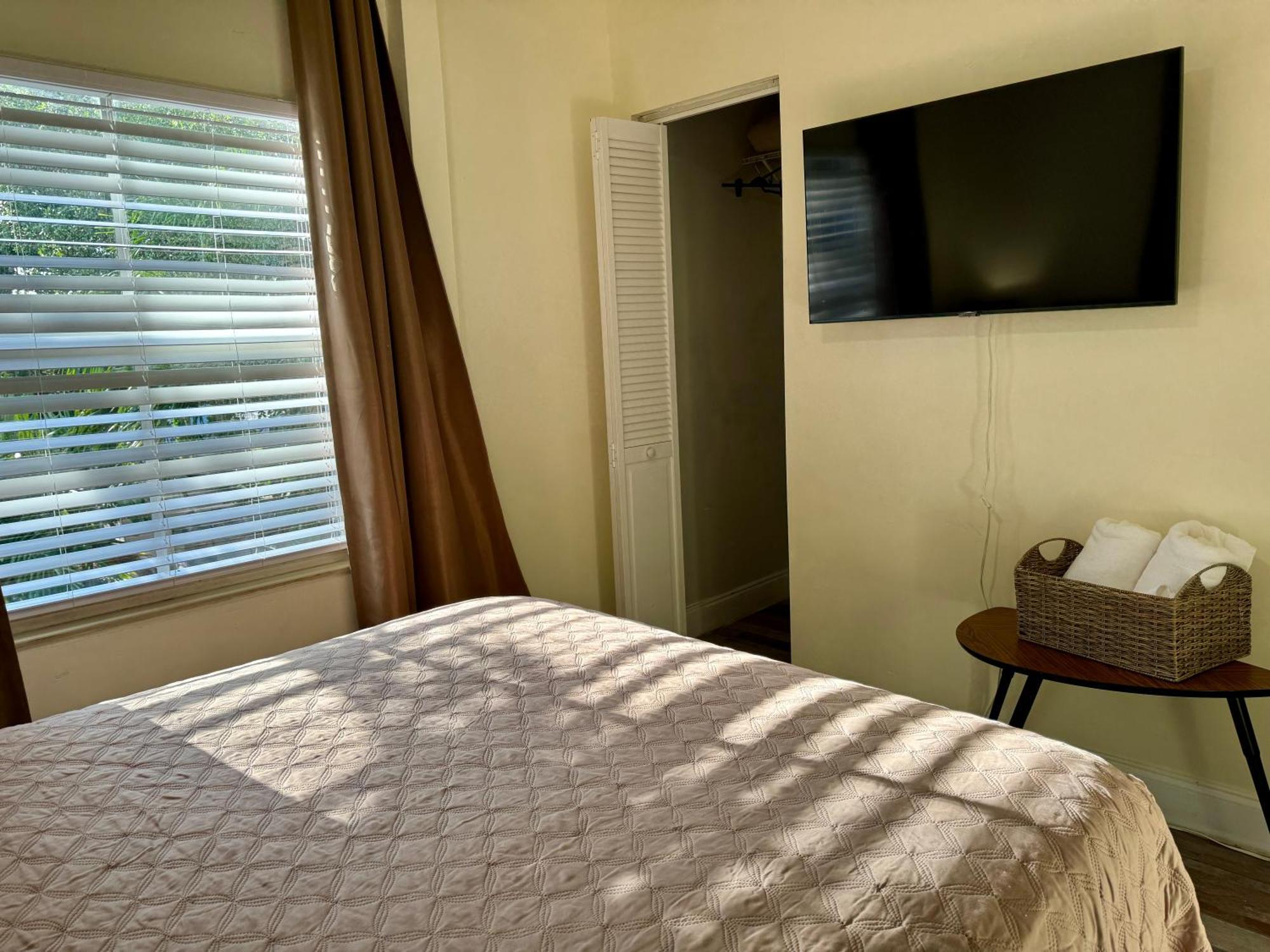 Privatunterkunft Private At Centrally Located With Free Parking