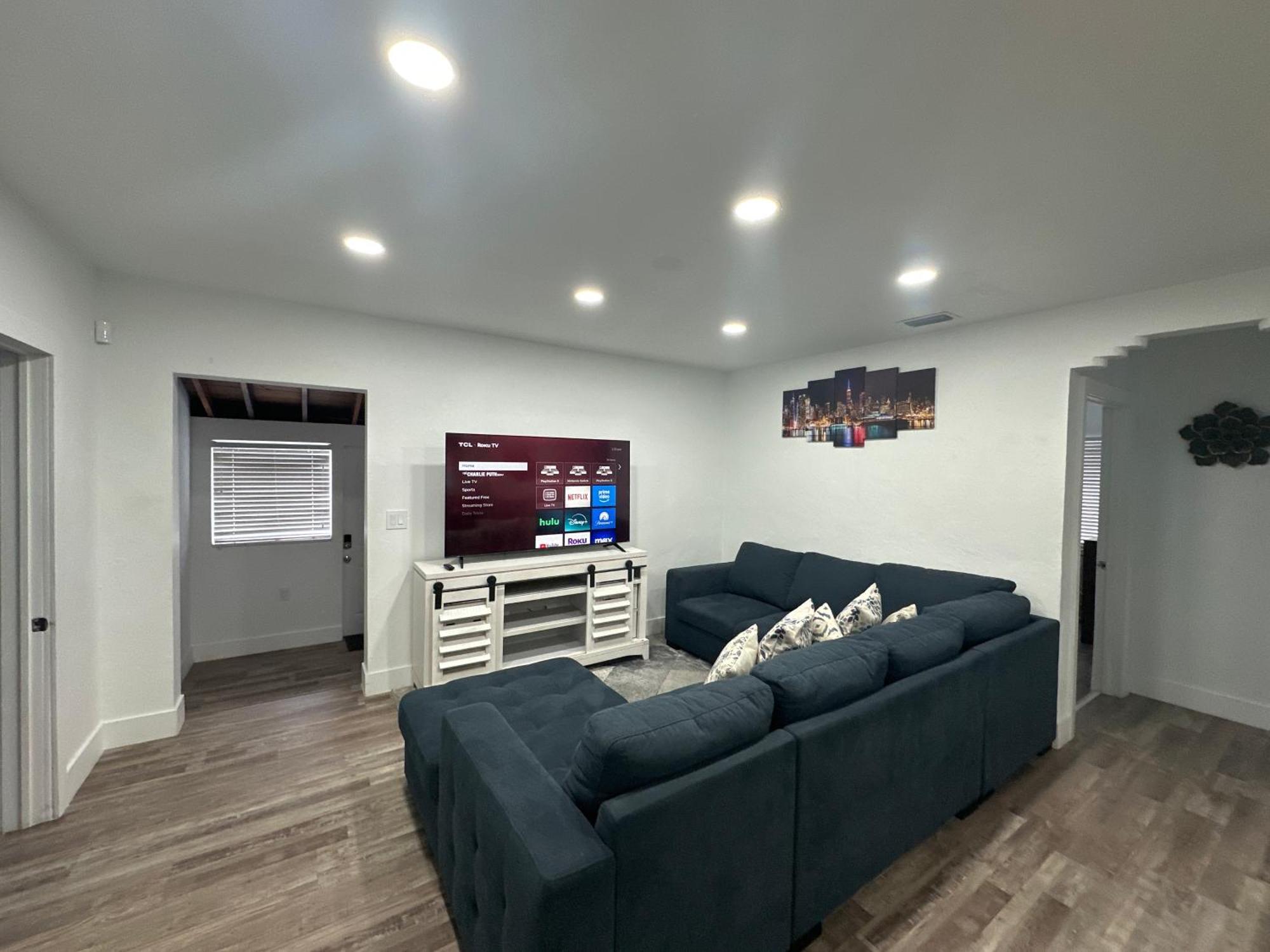 Vakantiehuis Entire 3/1 House Near Wynwood!