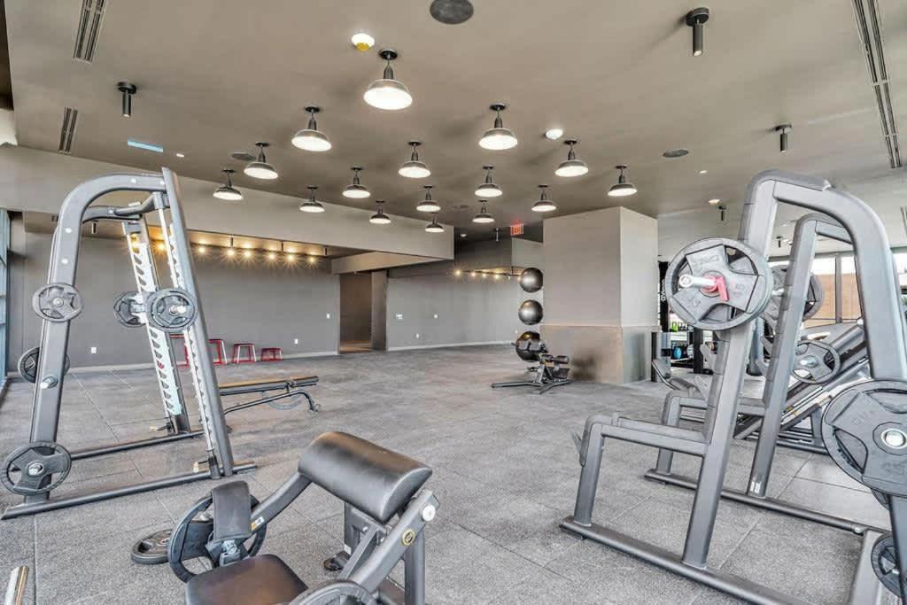Spectacular With Pool & Gym Apartment *