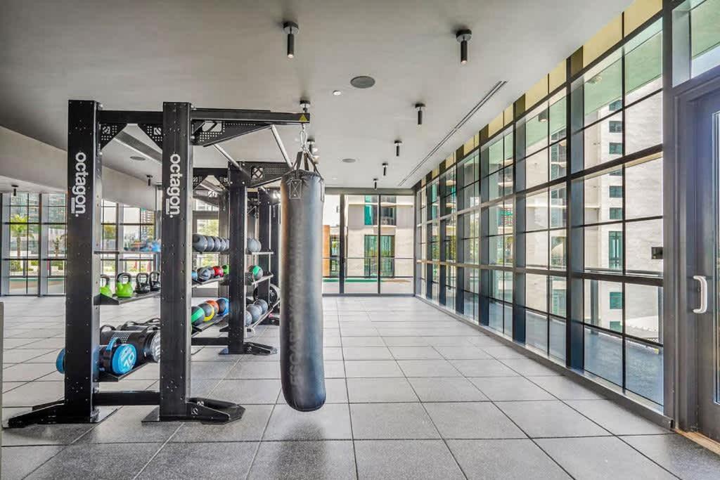 Spectacular With Pool & Gym