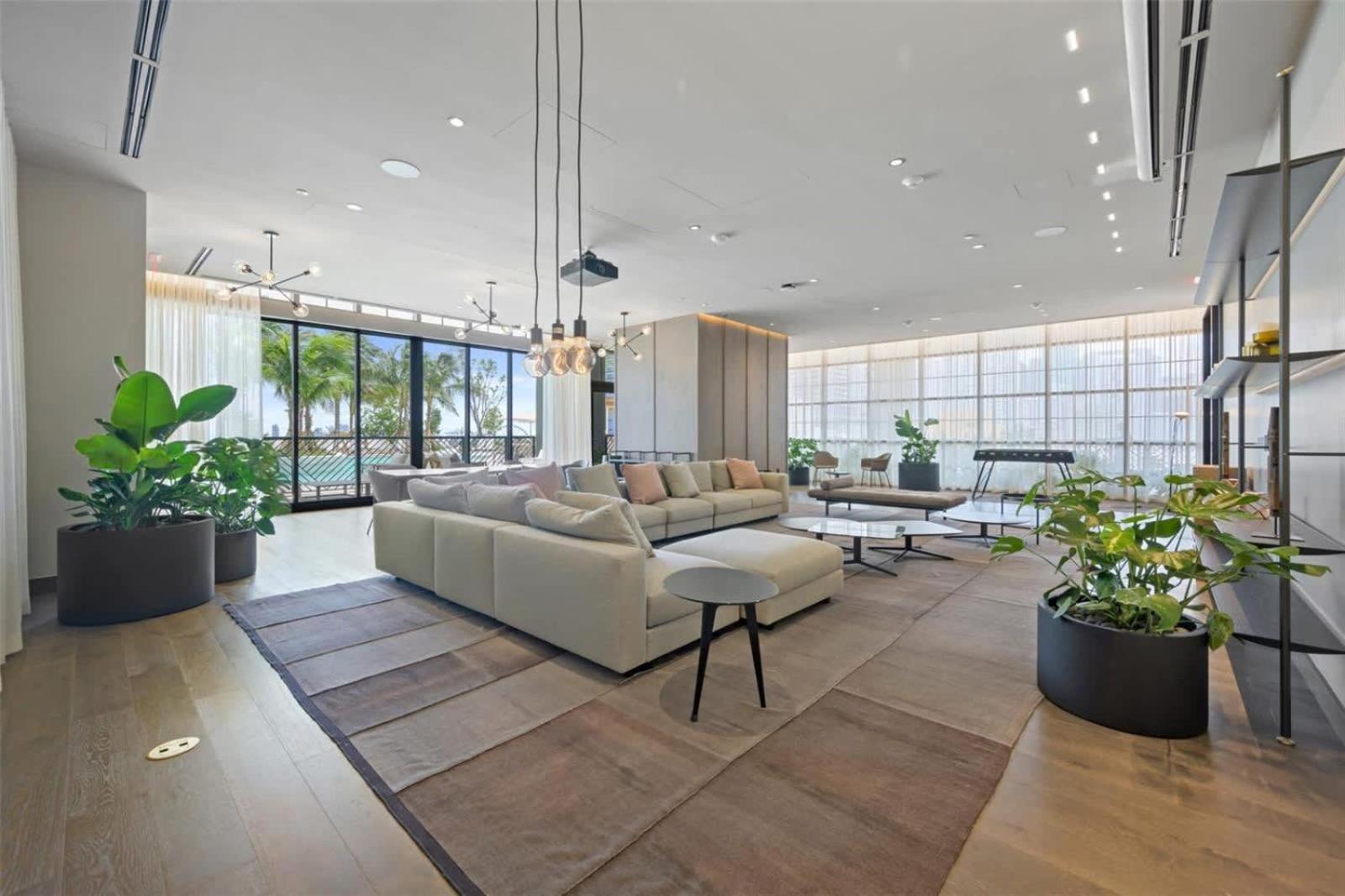 Spectacular With Pool & Gym * Miami