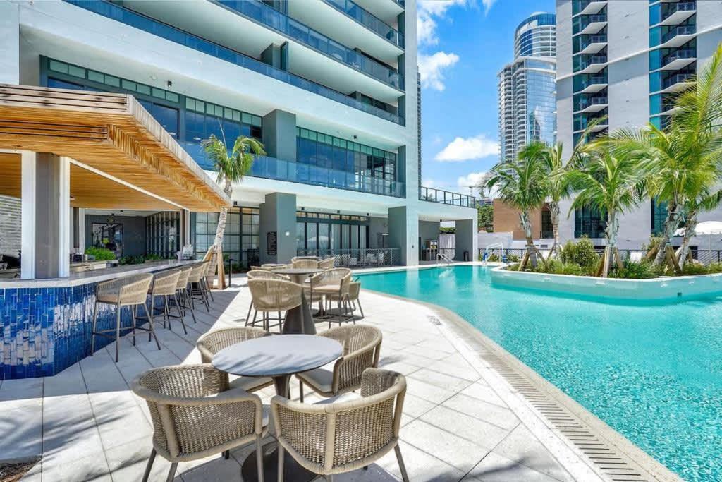Spectacular With Pool & Gym