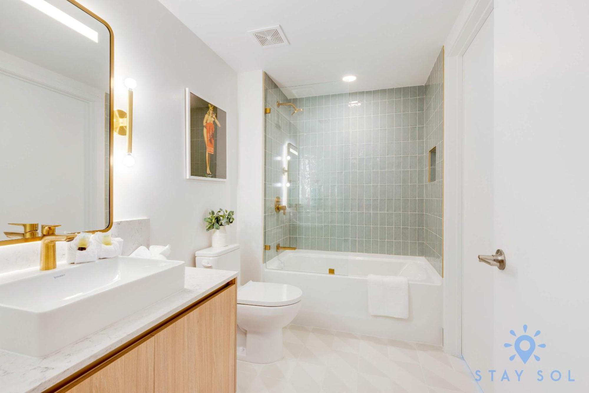 Apartment Spectacular With Pool & Gym *