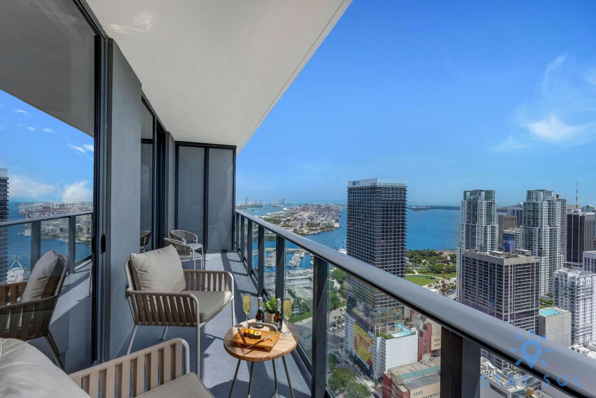 Apartment Spectacular With Pool & Gym *