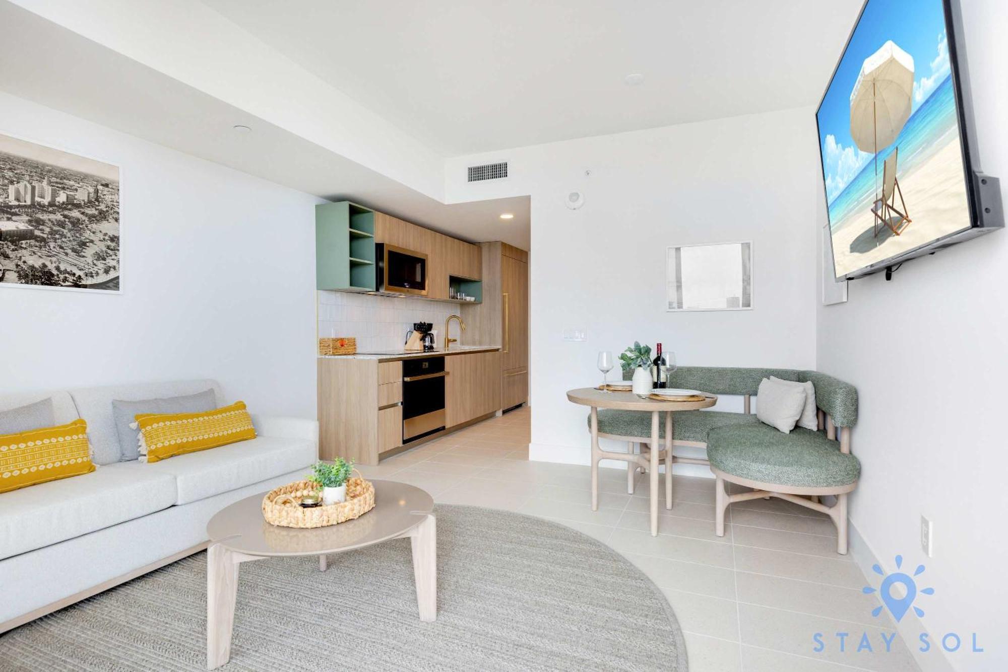 Spectacular With Pool & Gym Apartment