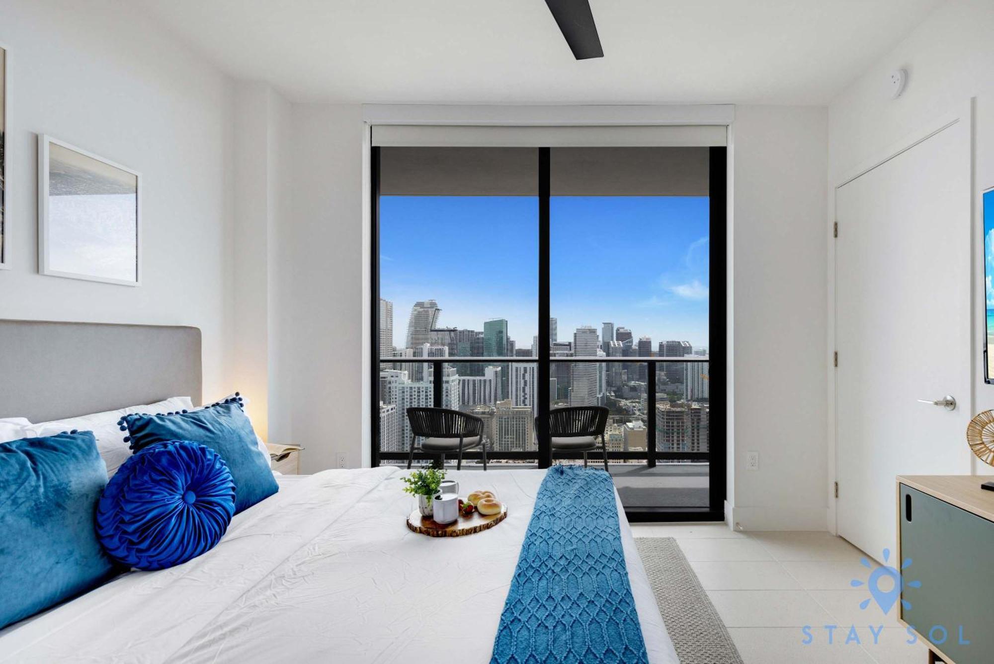 Spectacular With Pool & Gym Miami