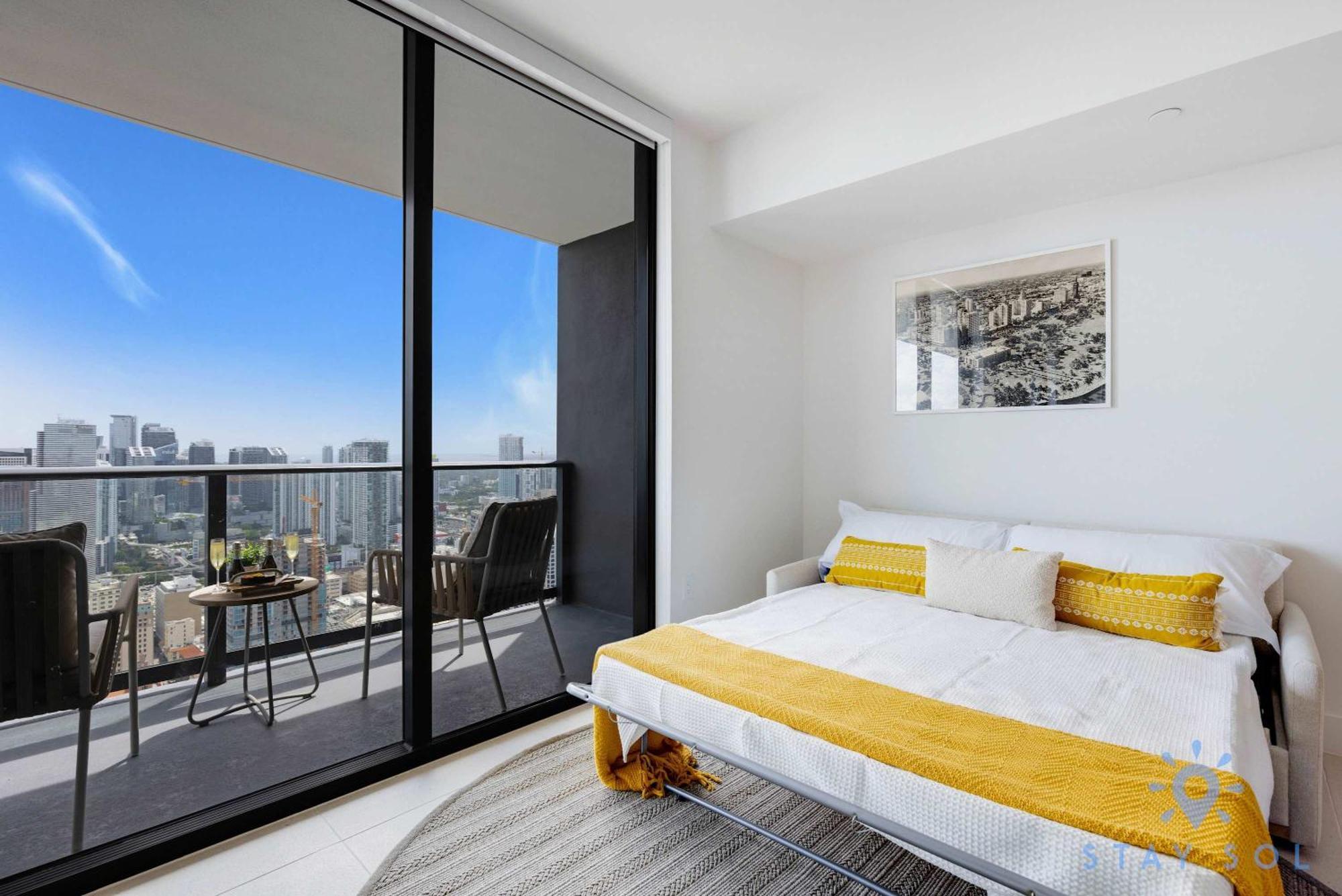 Spectacular With Pool & Gym Apartment *