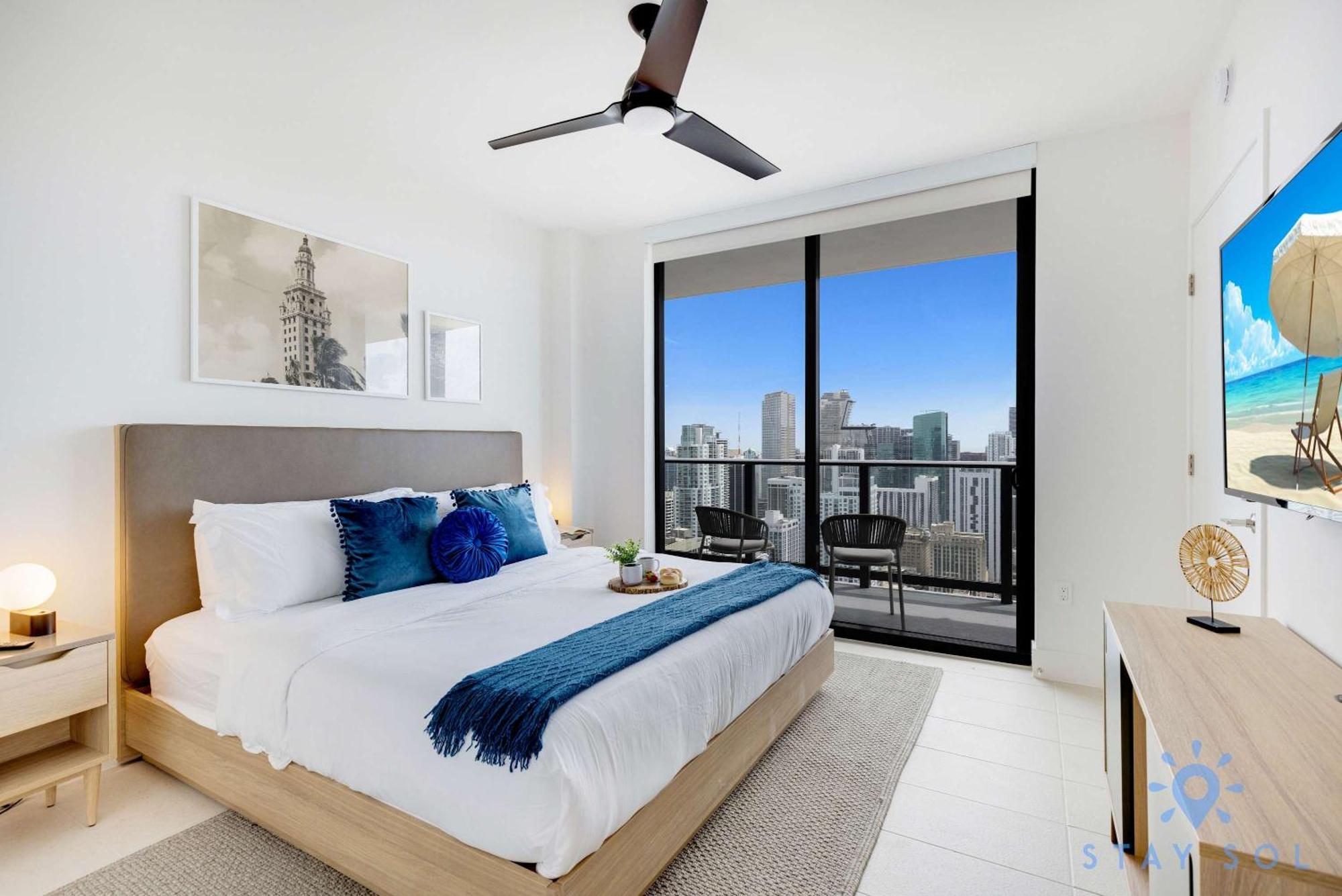 Spectacular With Pool & Gym Apartment