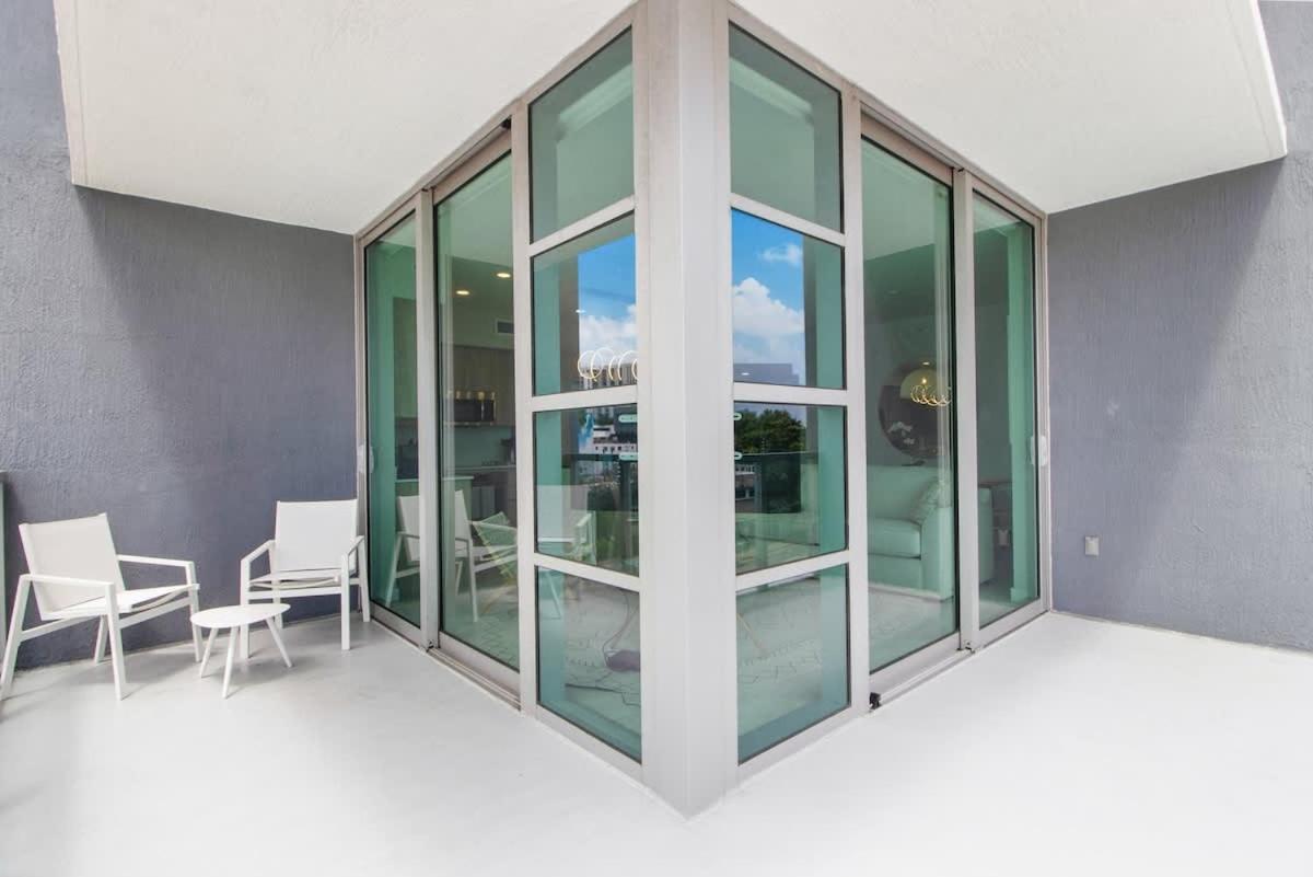 Modern 2-bedroom 2-bathroom Pool Parking Apartment
