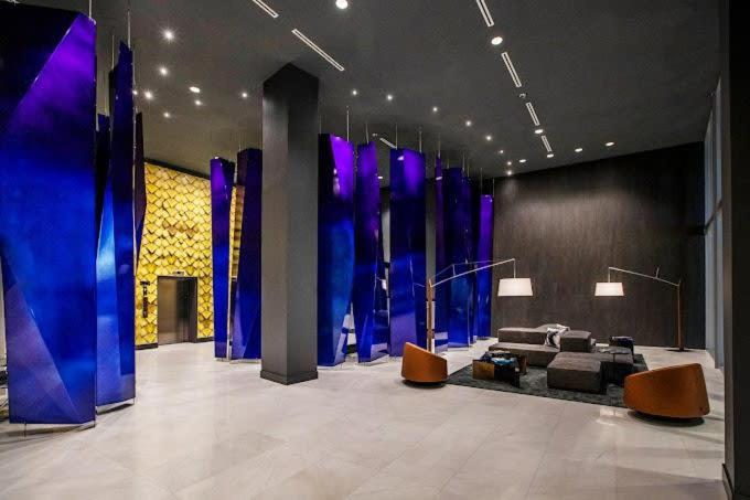 Modern 2-bedroom 2-bathroom Pool Parking Apartment