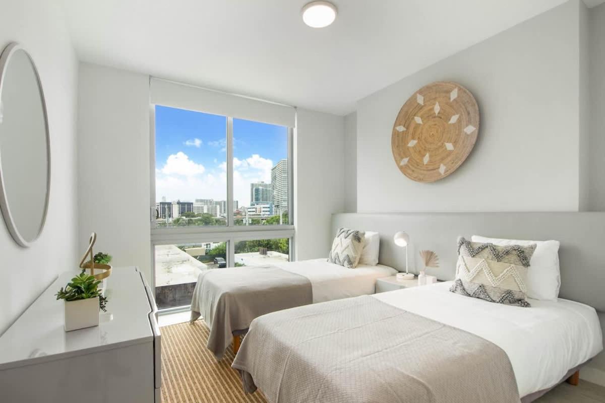 Modern 2-bedroom 2-bathroom Pool Parking Apartment Miami