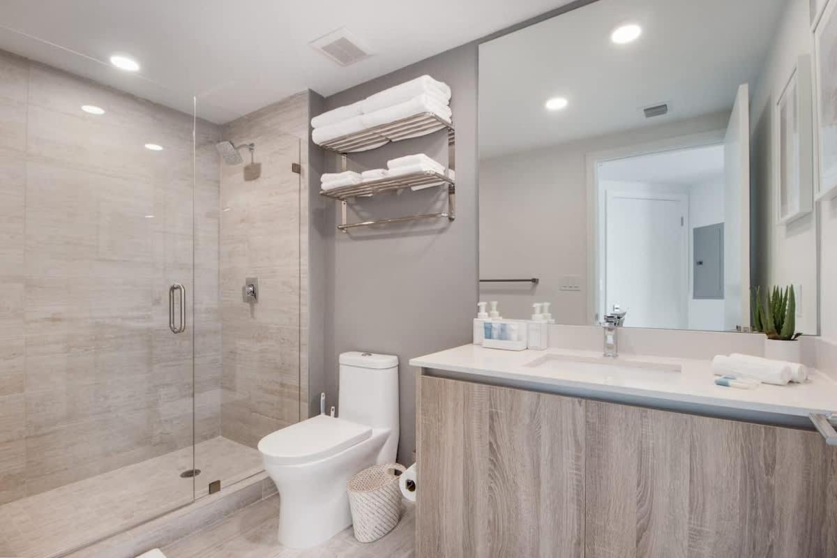 Apartment Modern 2-bedroom 2-bathroom Pool Parking