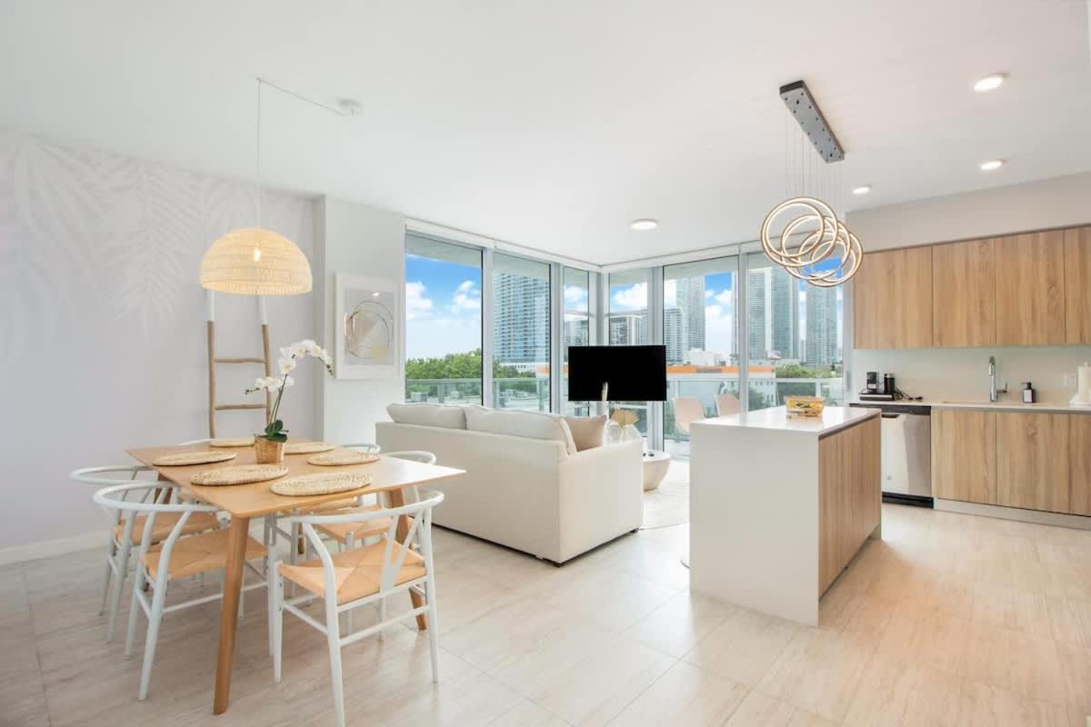 Modern 2-bedroom 2-bathroom Pool Parking Miami