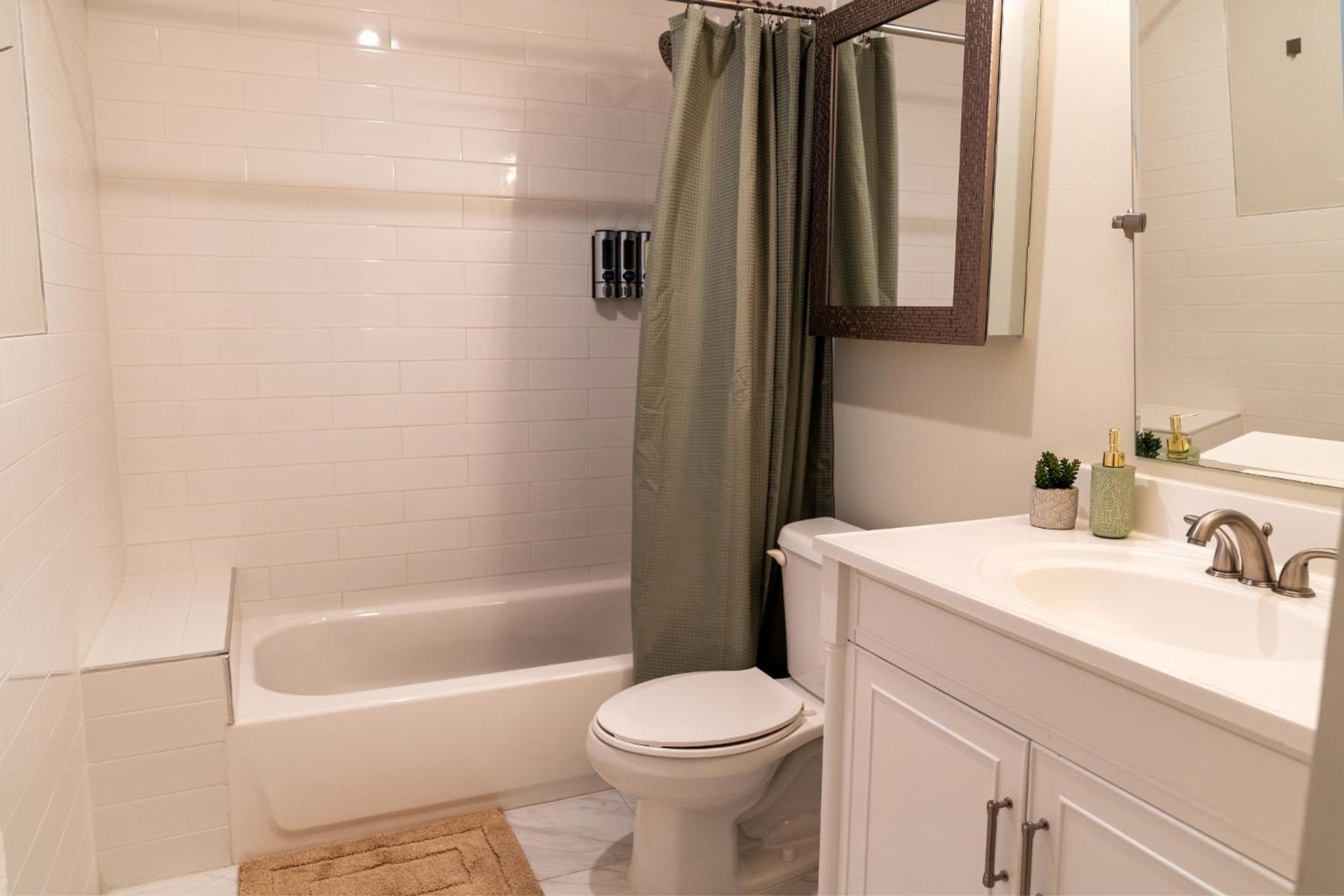 Holiday home Riverside Luxury Retreat 3b ,3ba Next To Downtown