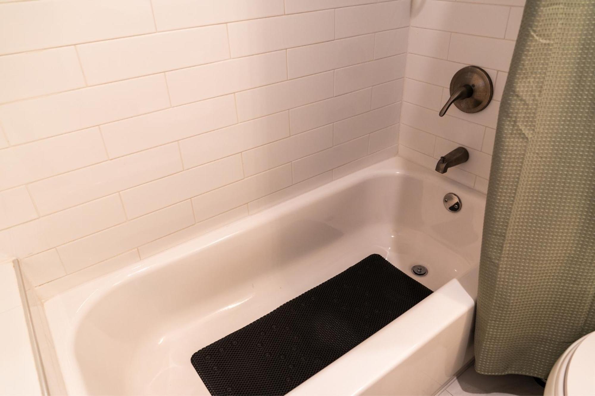 Riverside Luxury Retreat 3b ,3ba Next To Downtown Holiday home