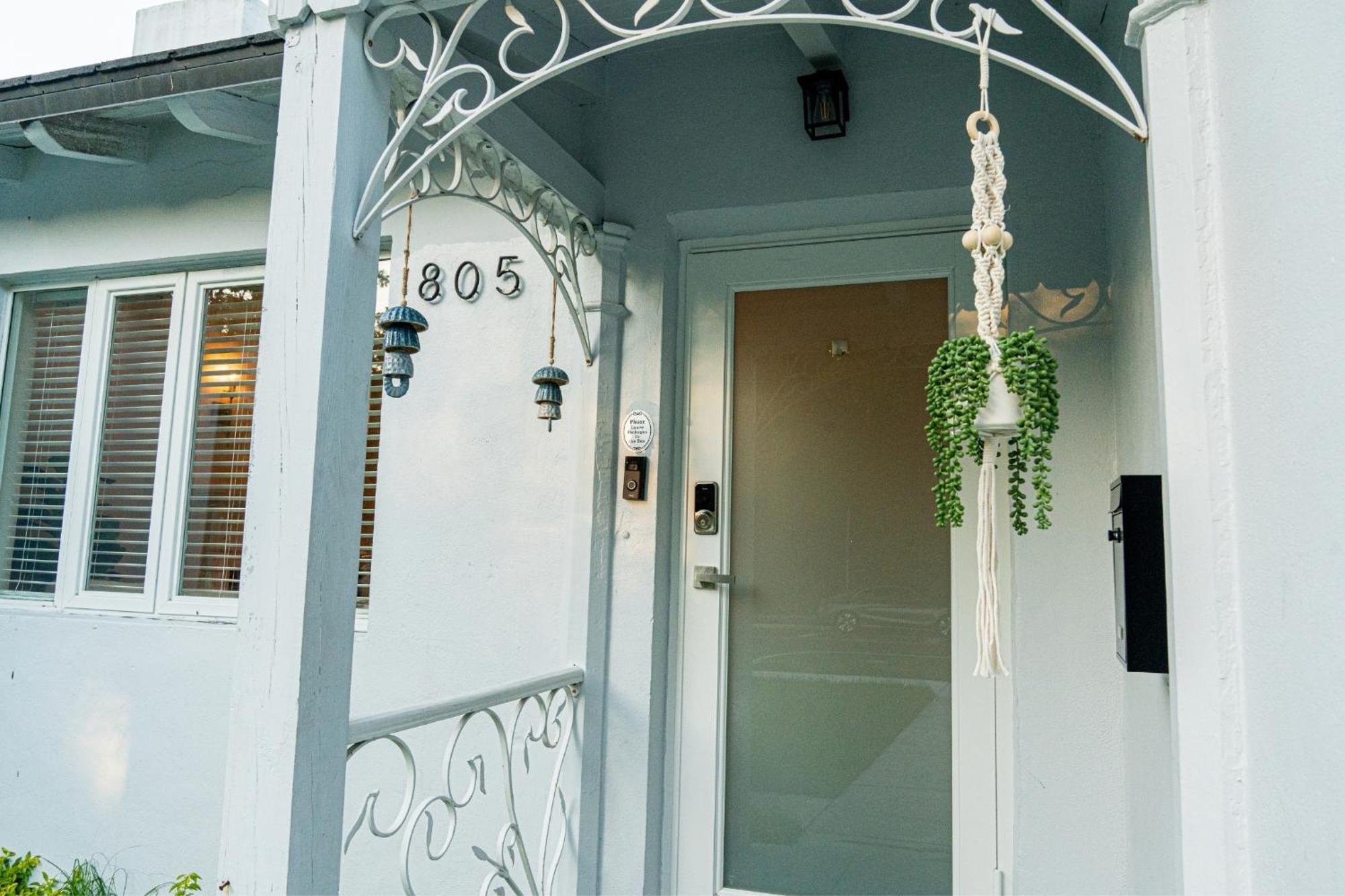 Holiday home Riverside Luxury Retreat 3b ,3ba Next To Downtown